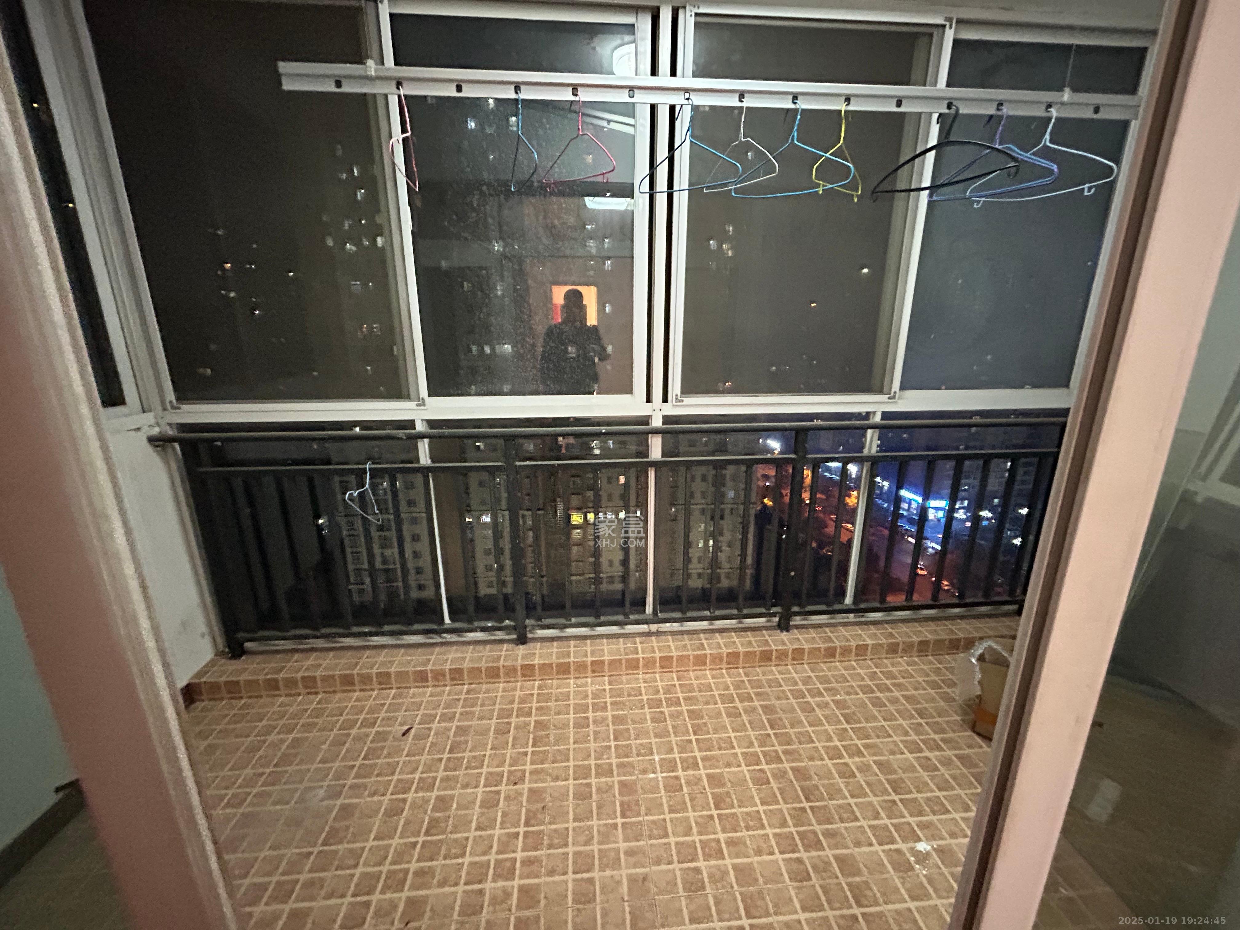 中房F联邦  4室2厅2卫    3800.0元/月室内图