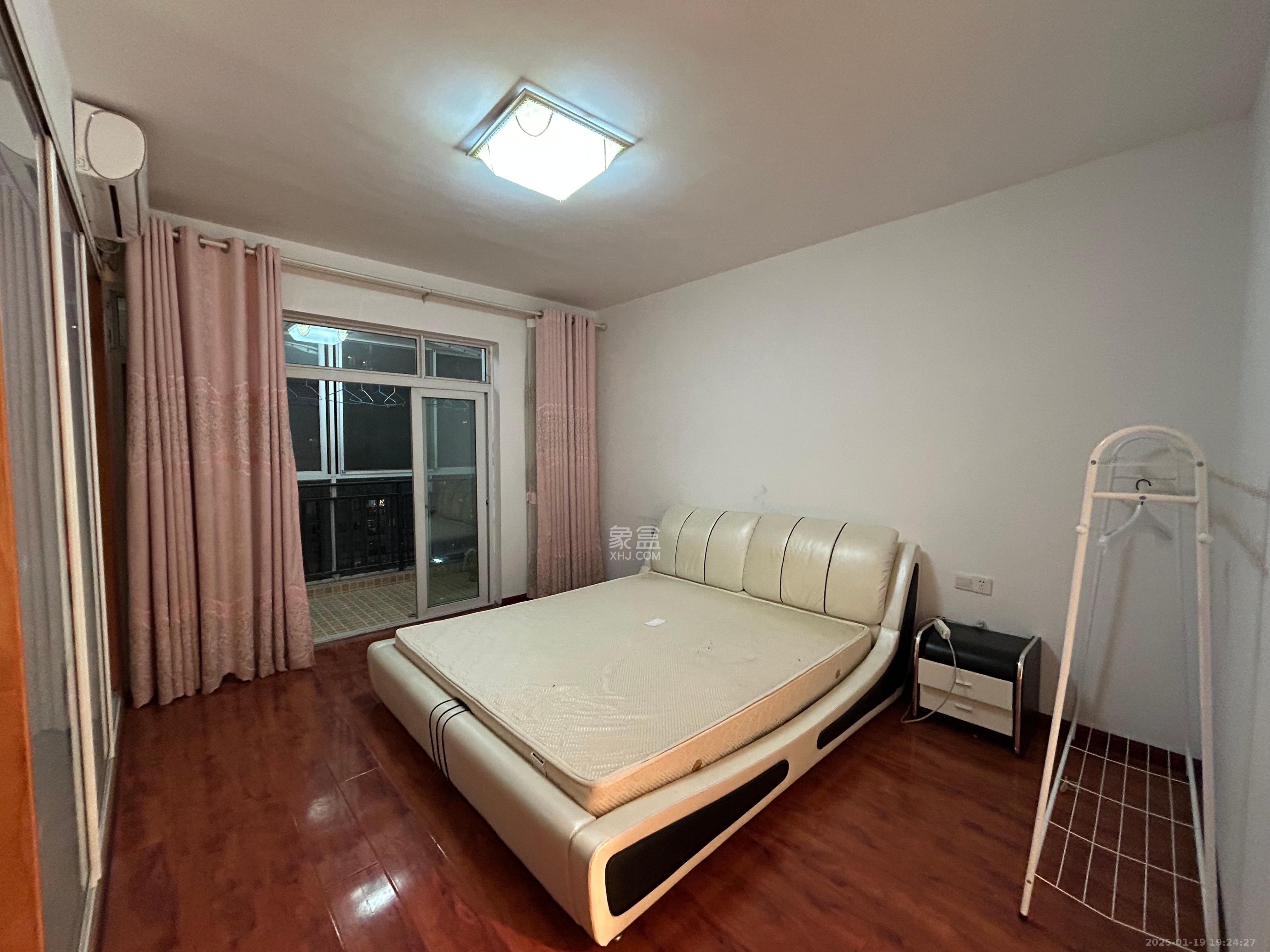 中房F联邦  4室2厅2卫    3800.0元/月室内图