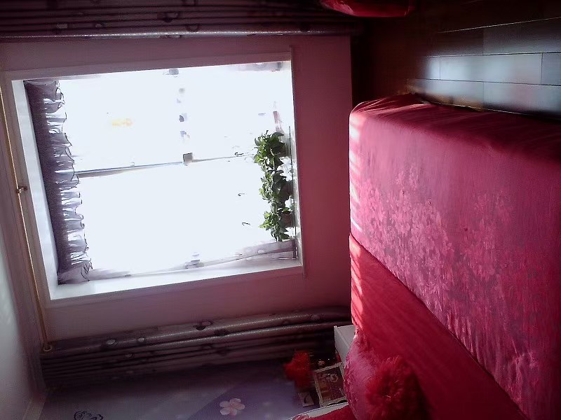 五江建材城  5室2厅2卫    79.8万 五江建材城  5室2厅2卫    79.8万客厅