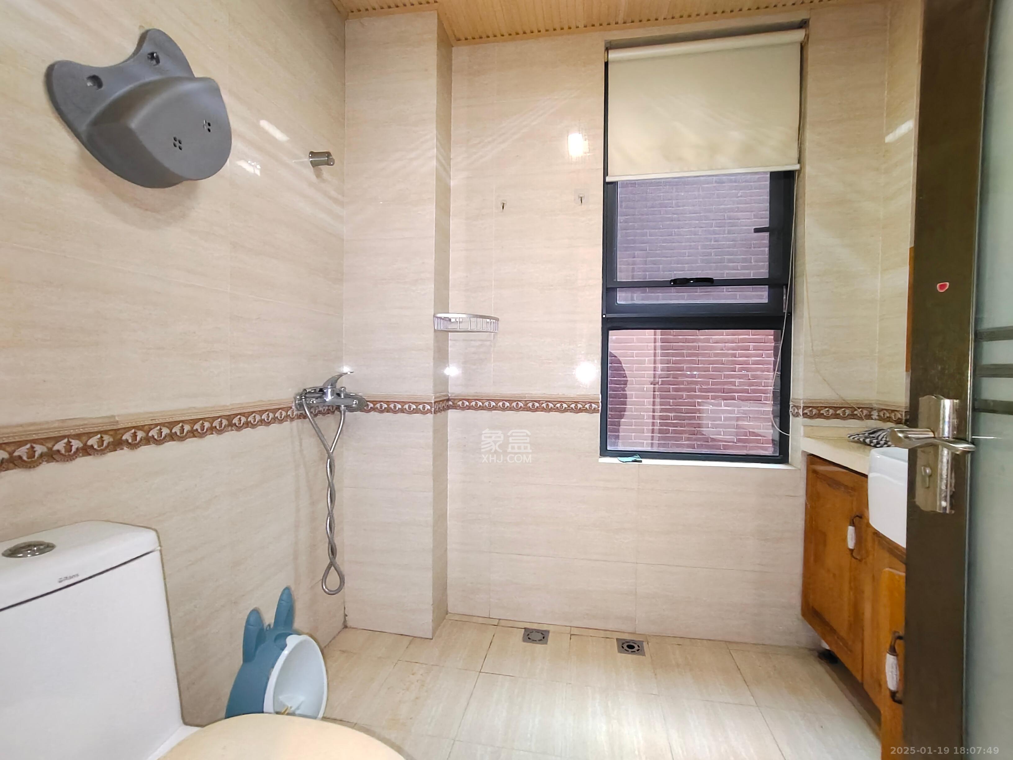 中隆国际御玺 4室2厅3卫 6200.0元/月 中隆国际御玺 4室2厅3卫 6200.0元/月室内图