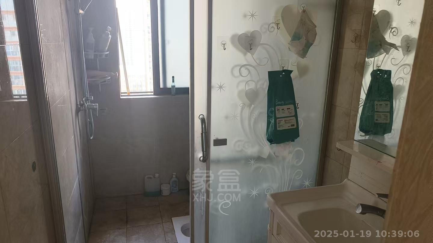 金轮翡翠名园 3室2厅1卫 2500.0元/月 金轮翡翠名园 3室2厅1卫 2500.0元/月室内图