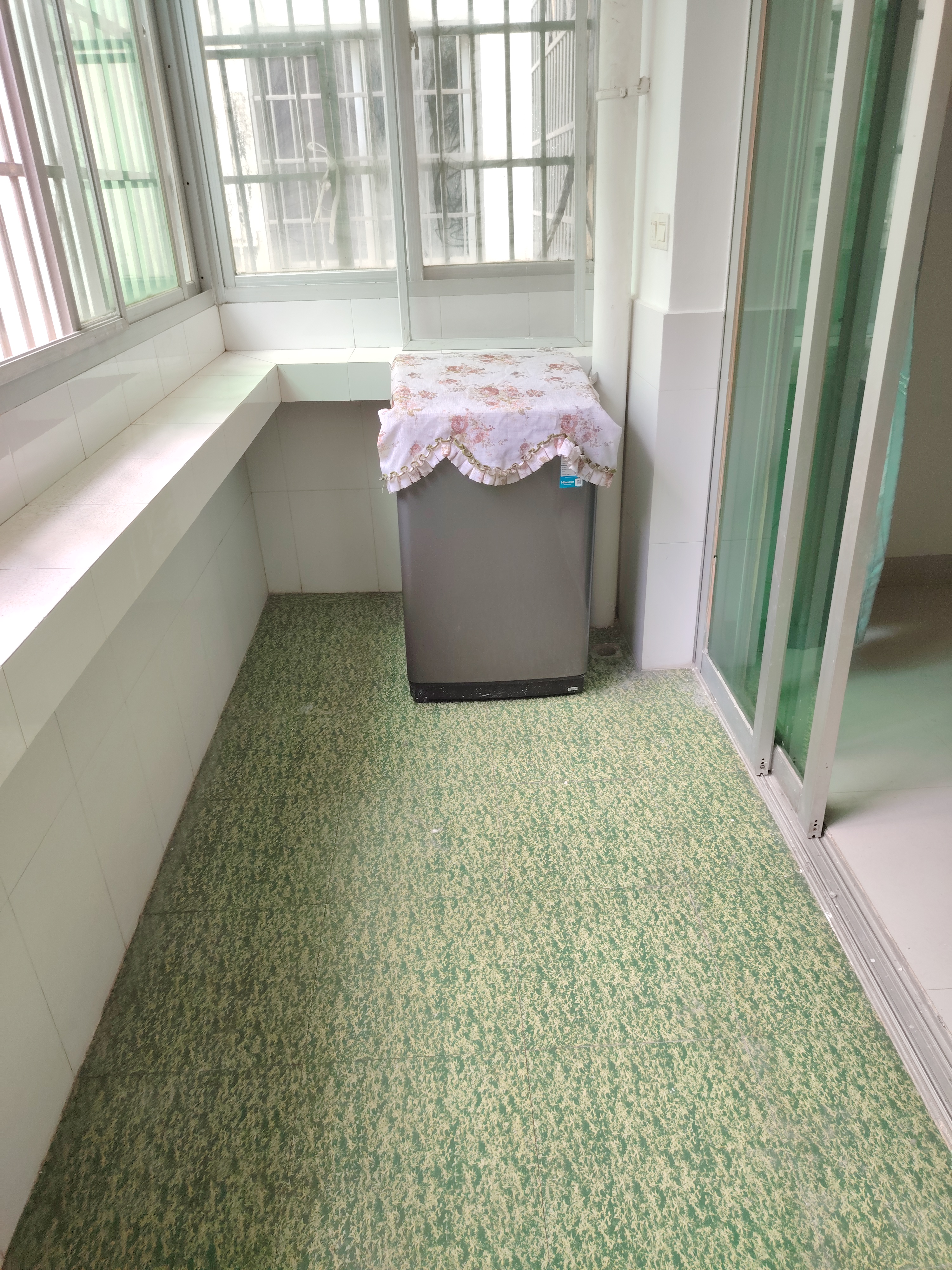 富豪大厦(富豪花园) 2室2厅1卫 126.0万 富豪大厦(富豪花园) 2室2厅1卫 126.0万客厅