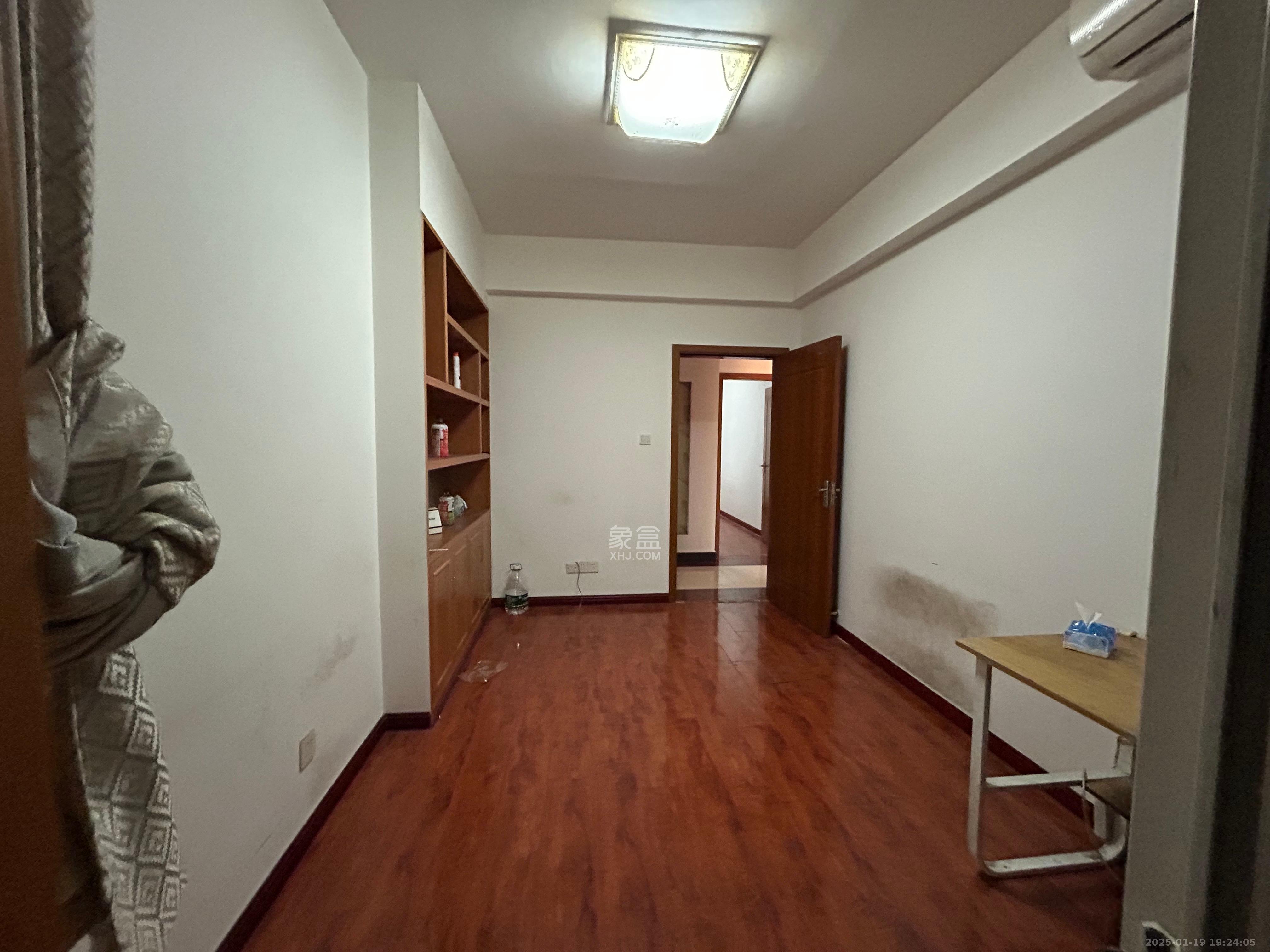 中房F联邦  4室2厅2卫    3800.0元/月室内图