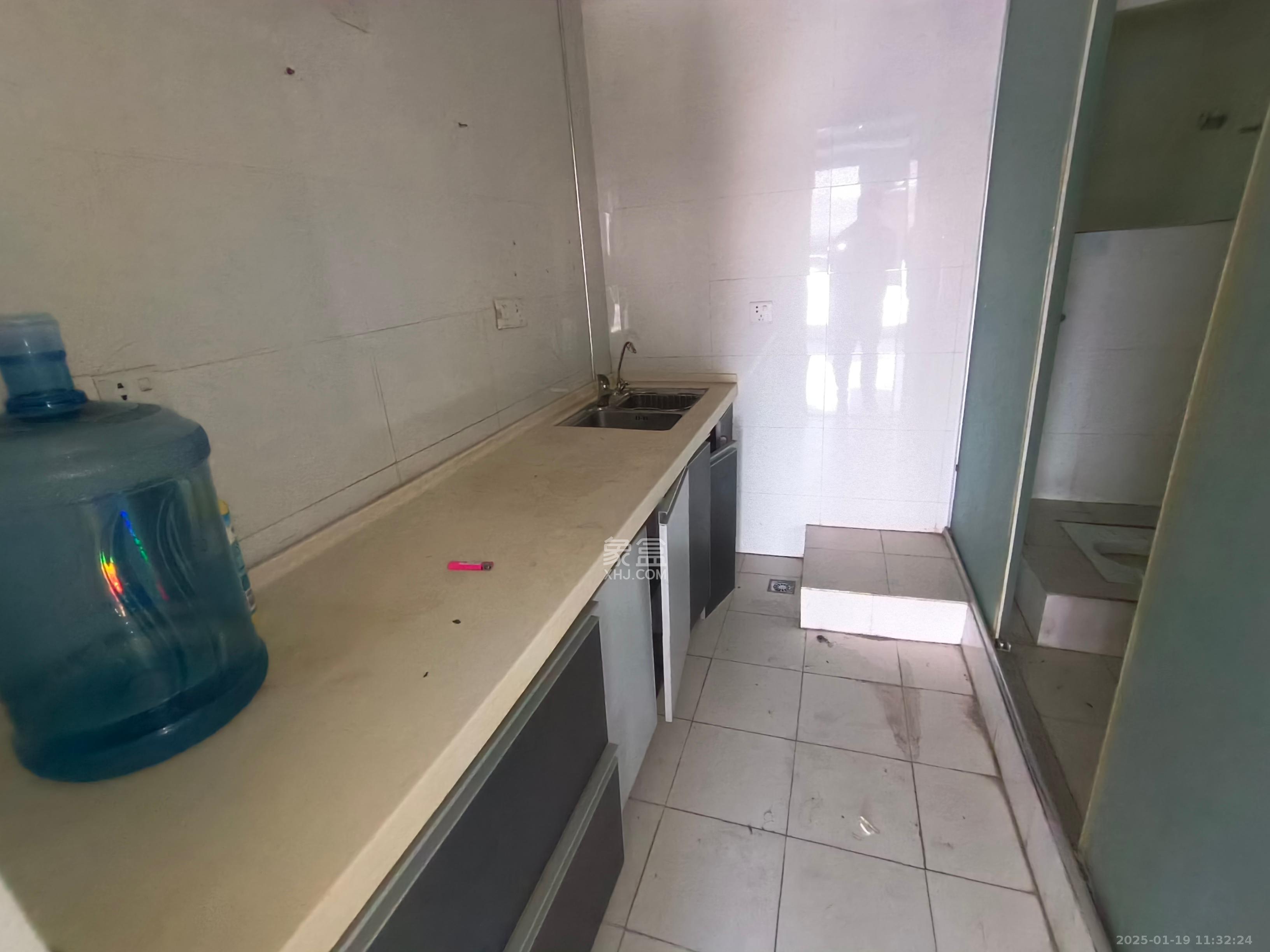 融圣国际 1室1厅1卫 1400.0元/月 融圣国际 1室1厅1卫 1400.0元/月室内图