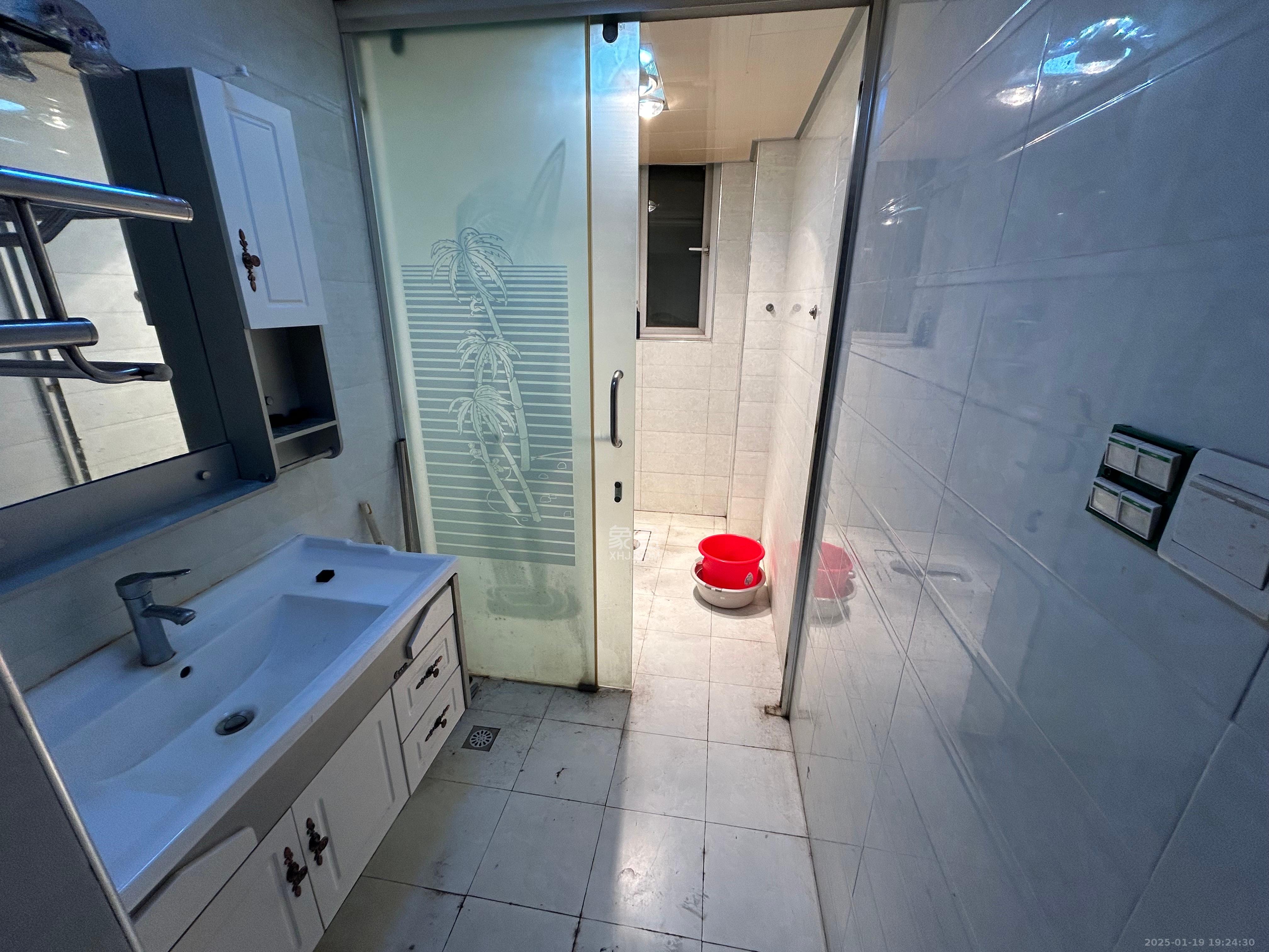 中房F联邦  4室2厅2卫    3800.0元/月室内图