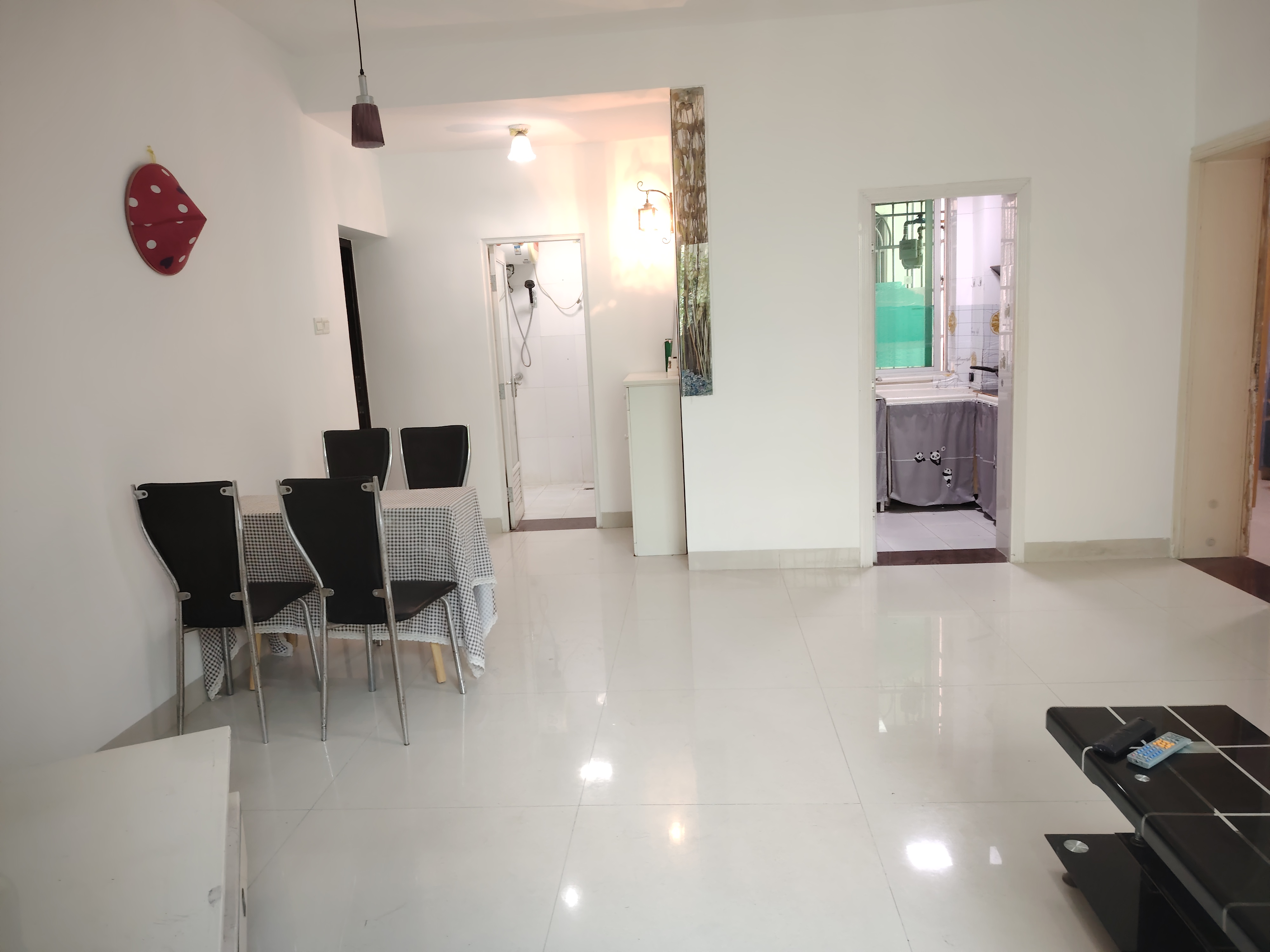 富豪大厦(富豪花园) 2室2厅1卫 126.0万 富豪大厦(富豪花园) 2室2厅1卫 126.0万客厅