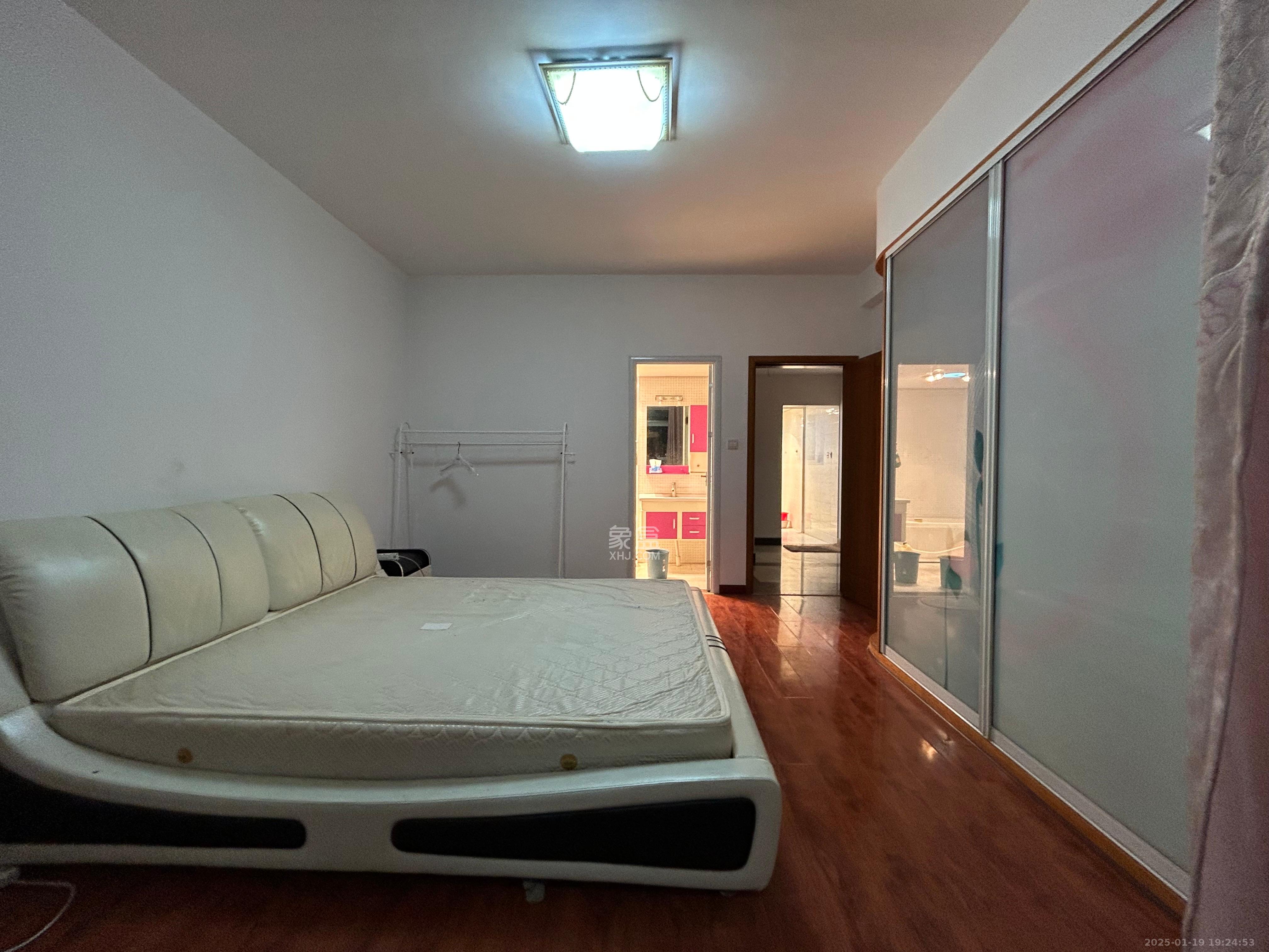 中房F联邦  4室2厅2卫    3800.0元/月室内图