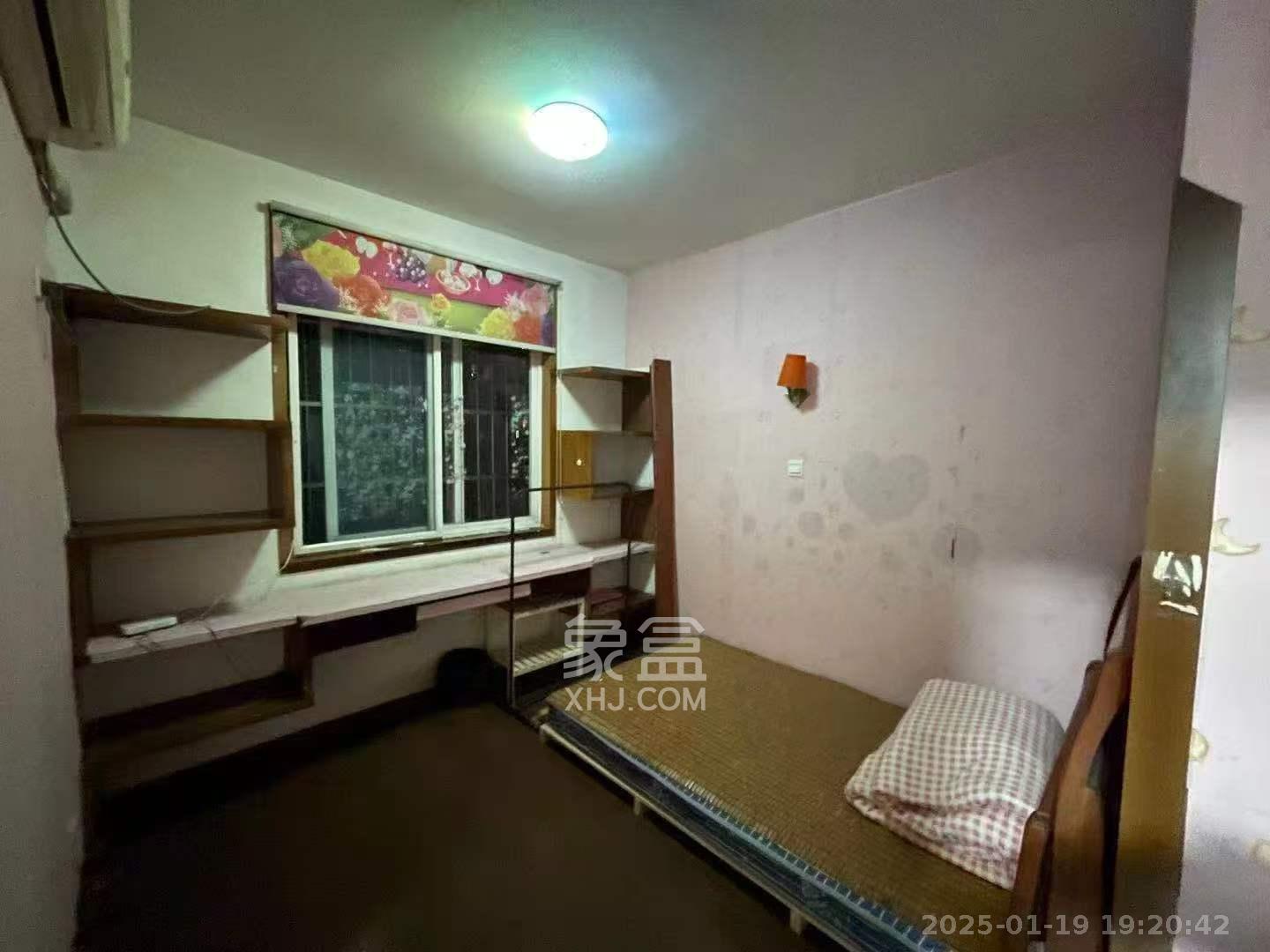 景湾小区(井湾小区) 3室2厅1卫 2000.0元/月 景湾小区(井湾小区) 3室2厅1卫 2000.0元/月室内图