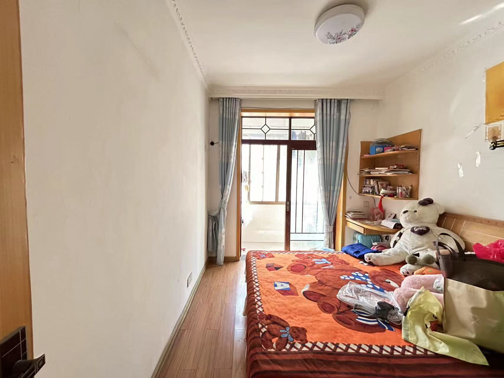 五江建材城  3室2厅2卫    60.0万 五江建材城  3室2厅2卫    60.0万客厅