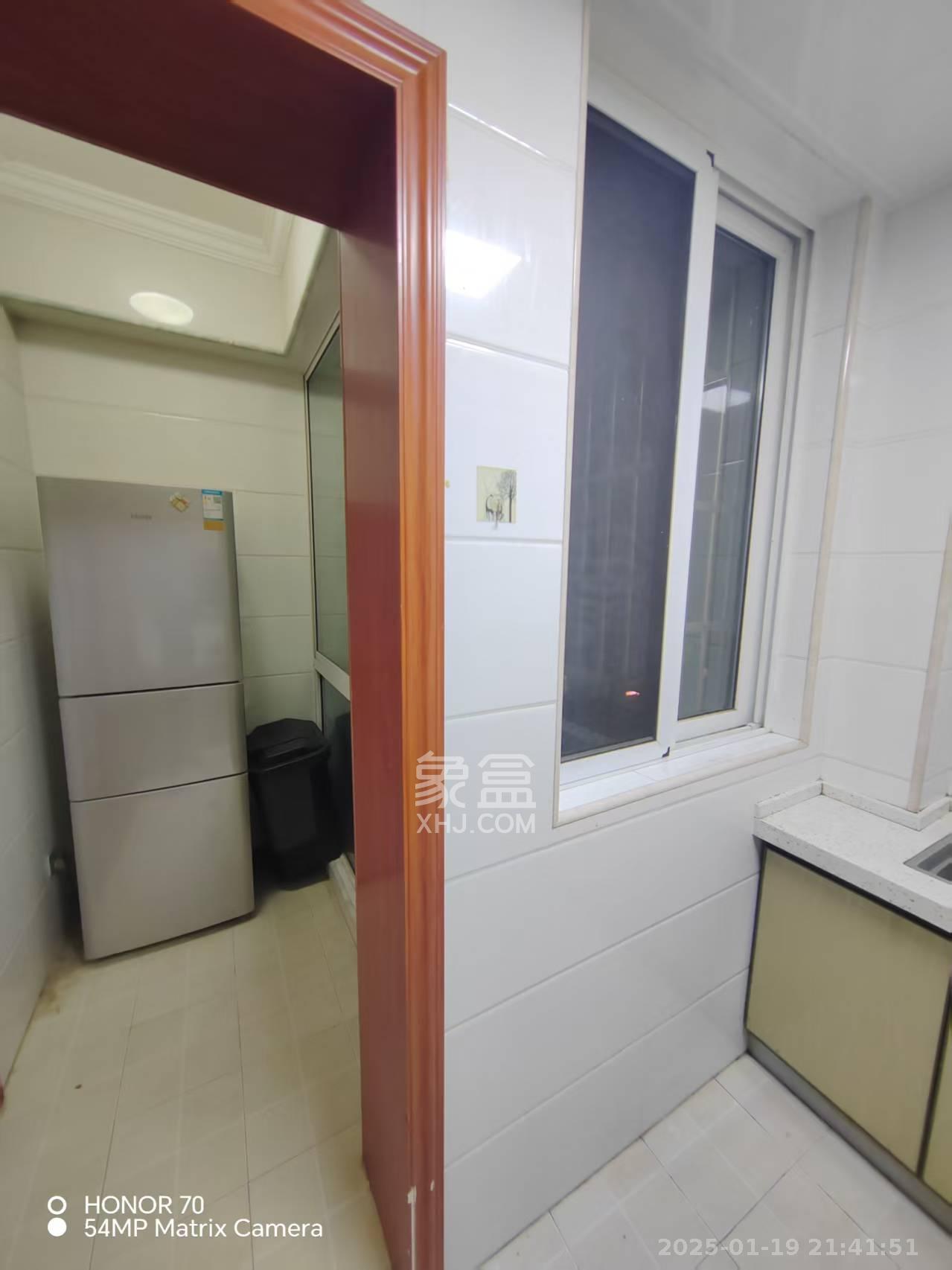 嘉顺苑  3室2厅2卫   2400.00元/月室内图