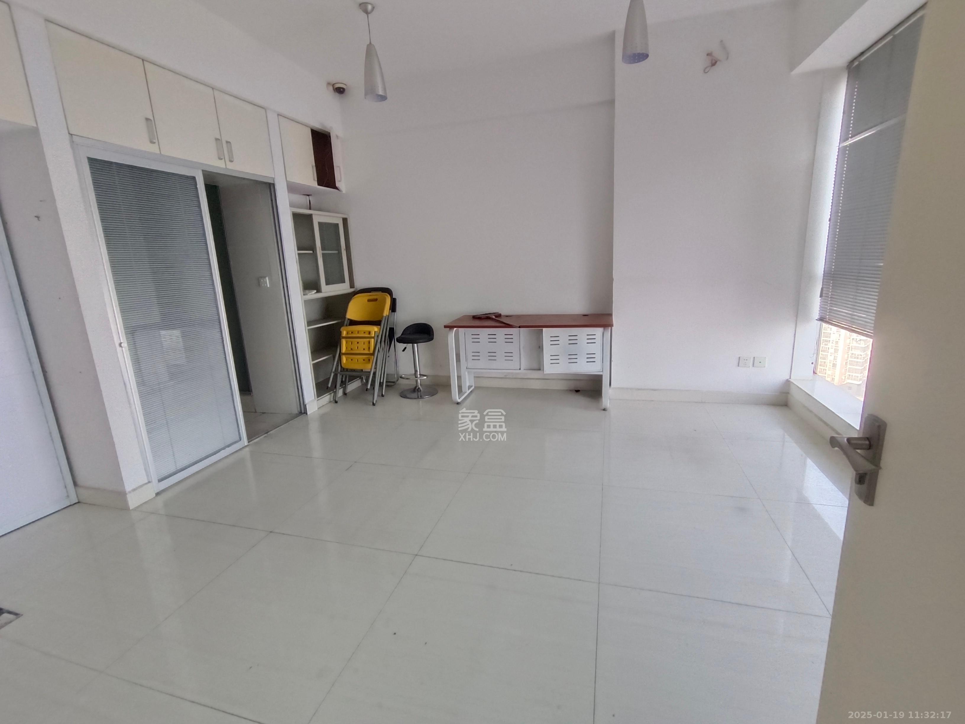 融圣国际 1室1厅1卫 1400.0元/月 融圣国际 1室1厅1卫 1400.0元/月室内图