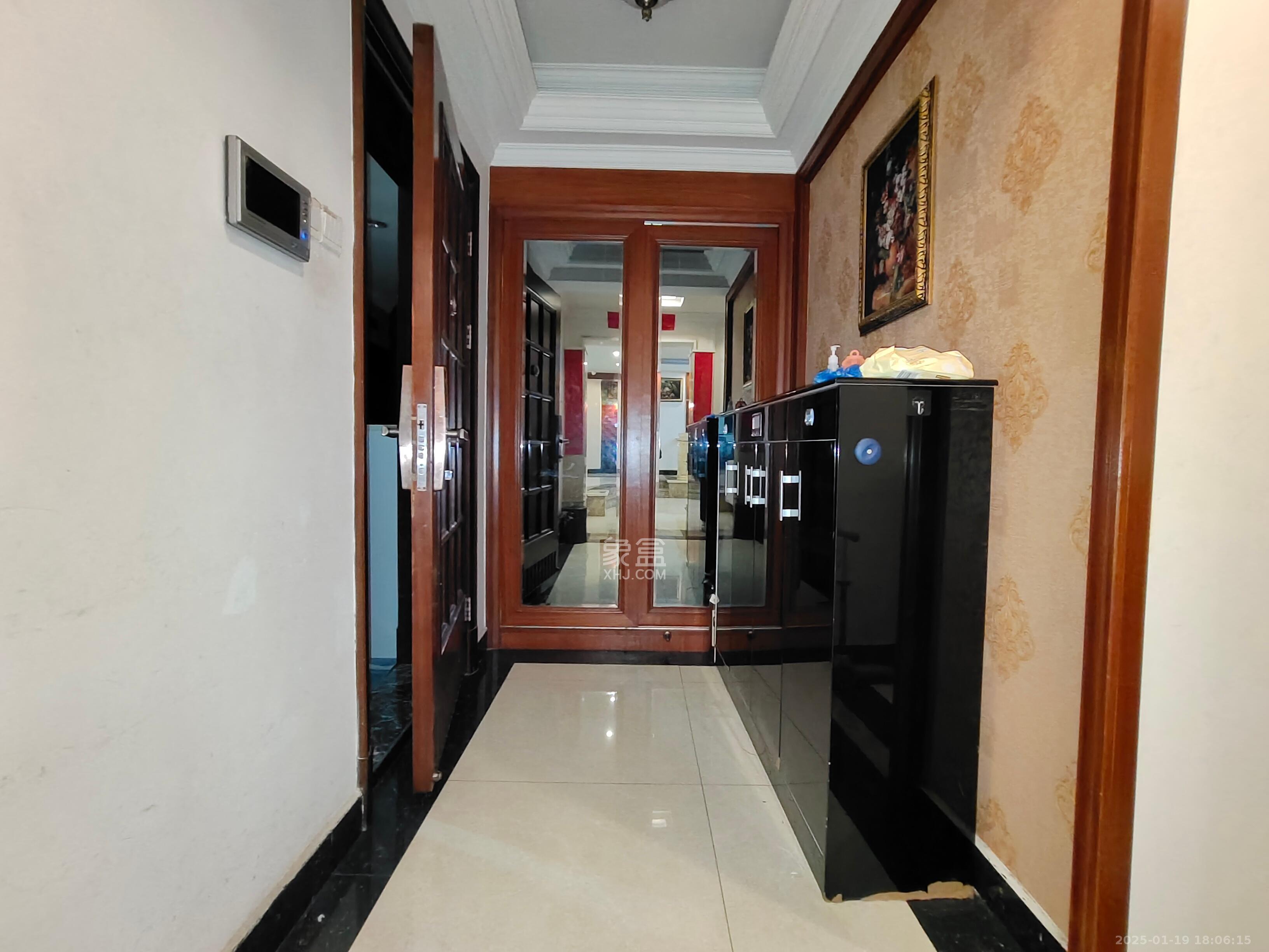 中隆国际御玺 4室2厅3卫 6200.0元/月 中隆国际御玺 4室2厅3卫 6200.0元/月室内图