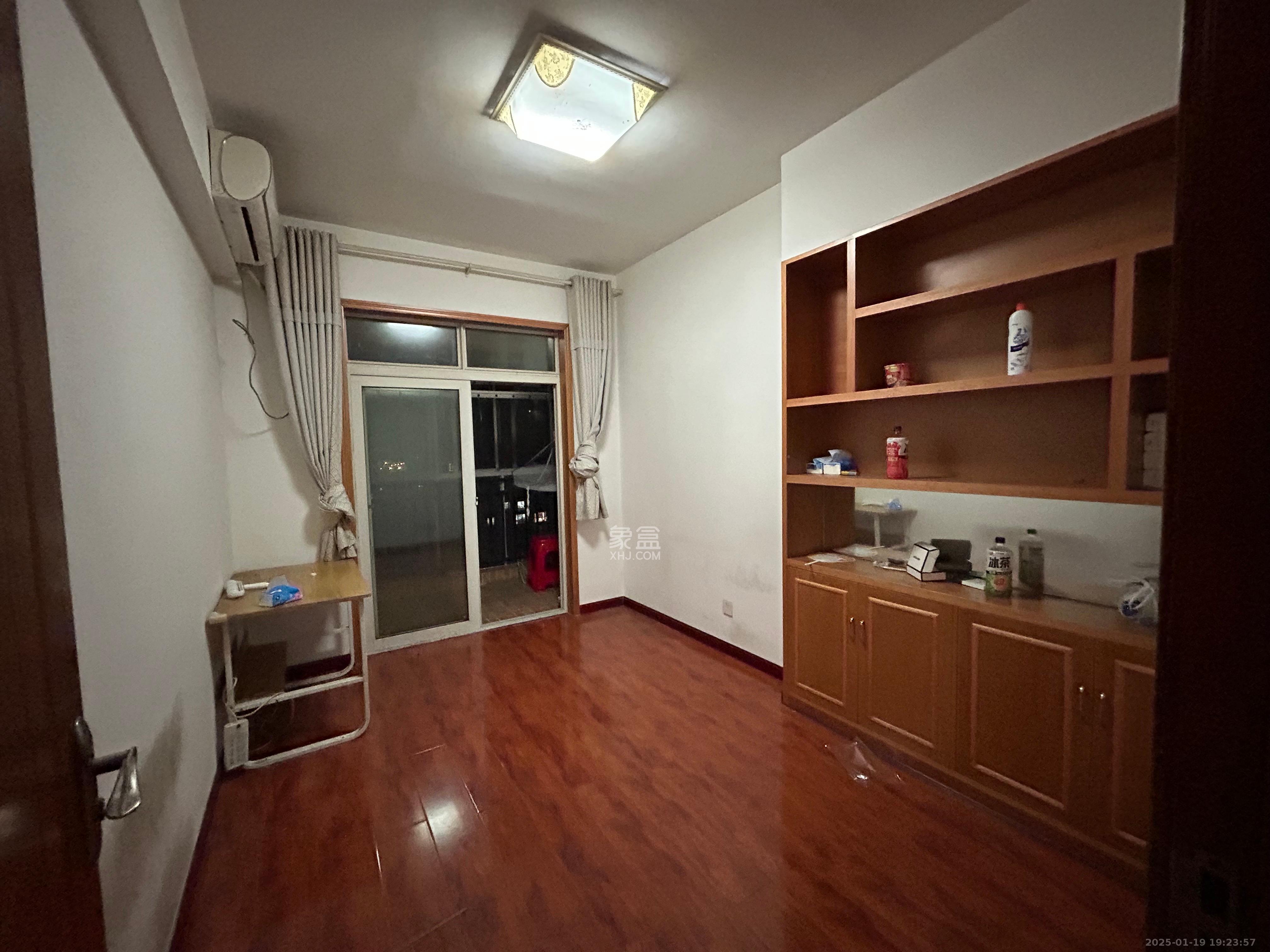 中房F联邦  4室2厅2卫    3800.0元/月室内图