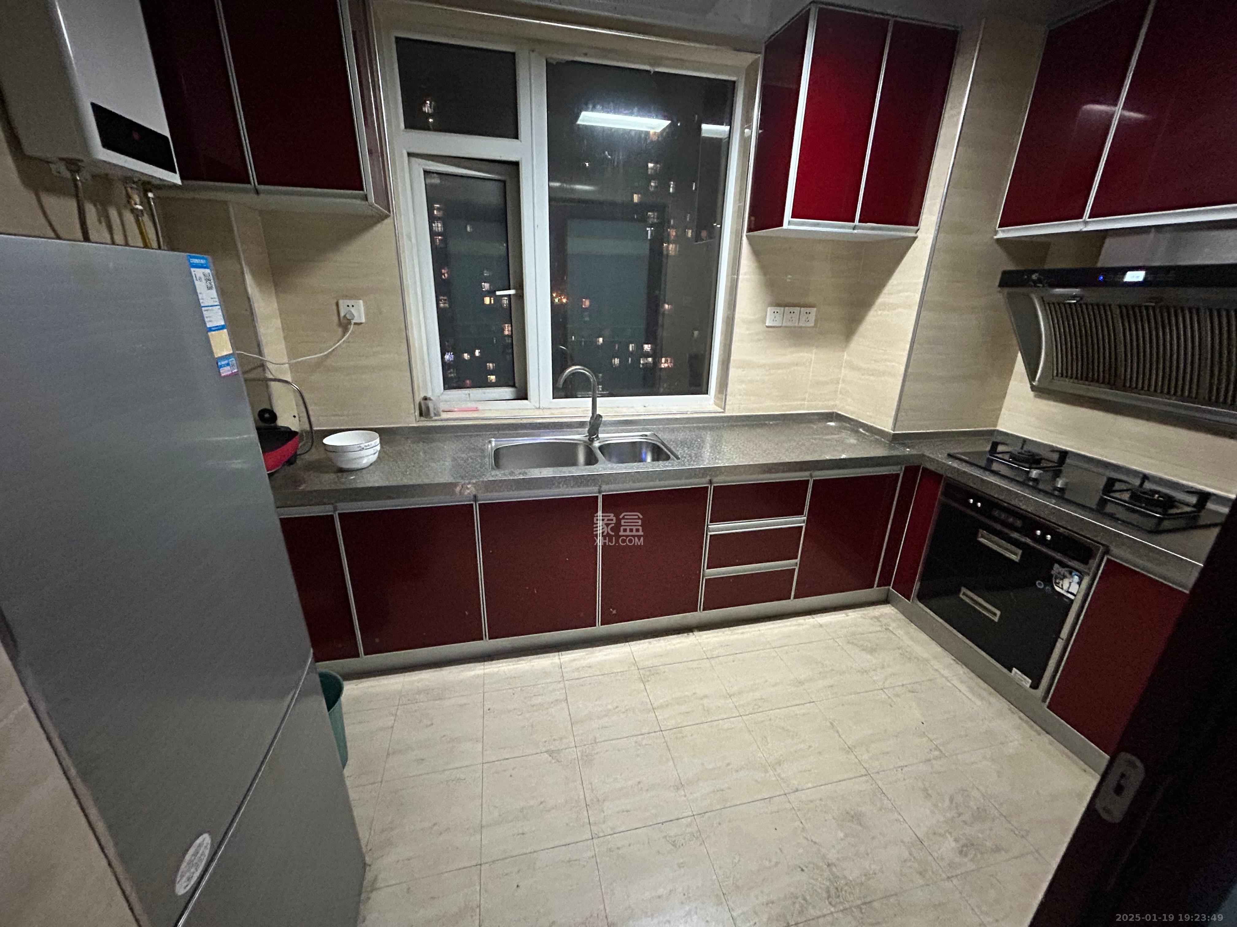 中房F联邦  4室2厅2卫    3800.0元/月室内图