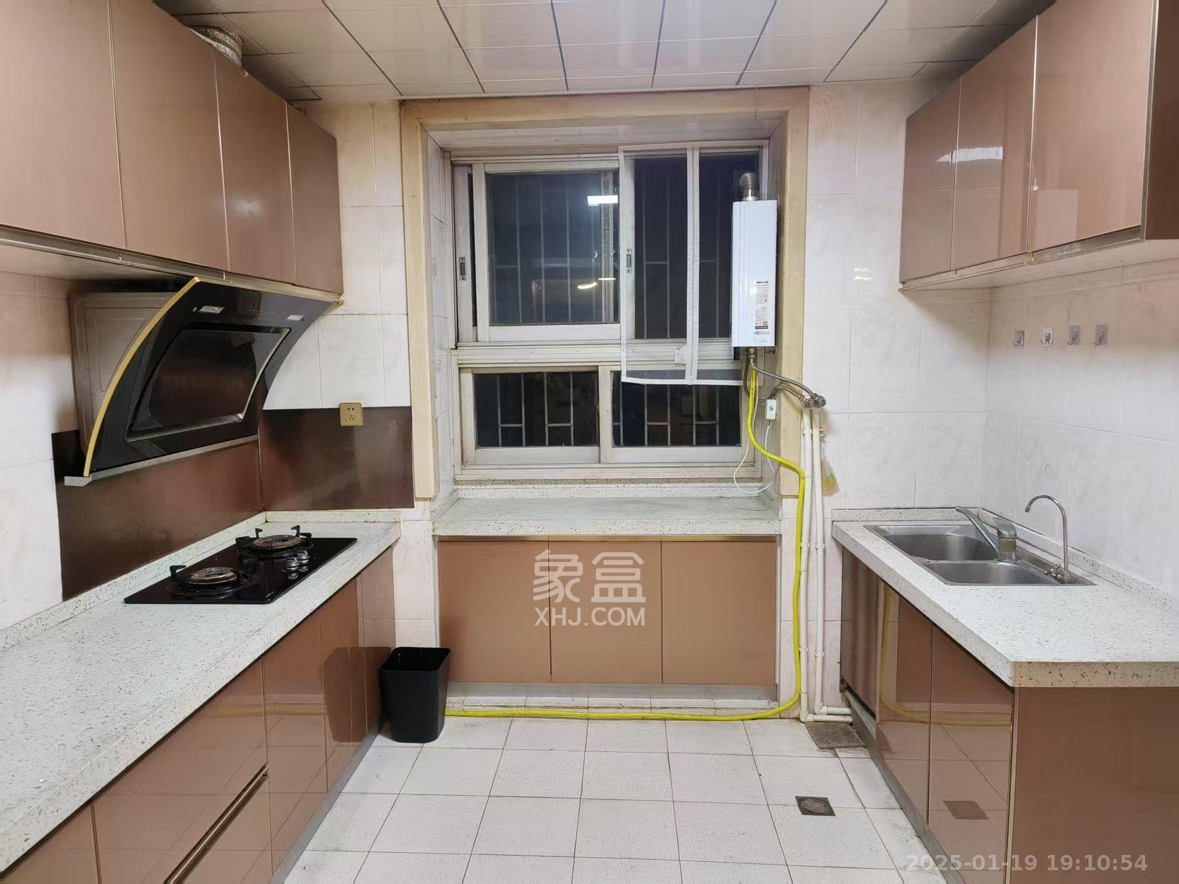 南苑花园 3室2厅1卫 2100.0元/月 南苑花园 3室2厅1卫 2100.0元/月室内图