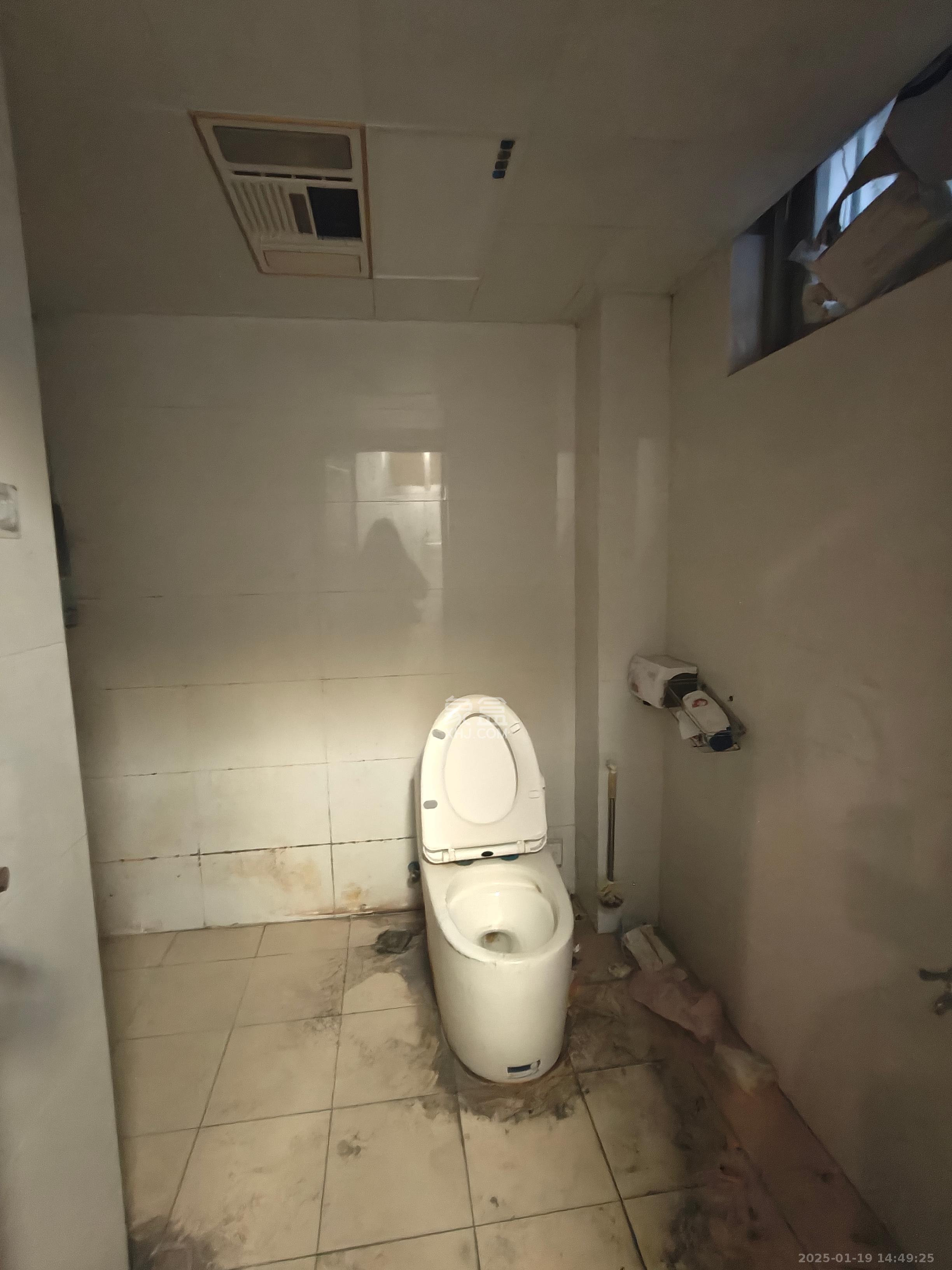 建工集团单位房  3室1厅1卫   3200.00元/月室内图