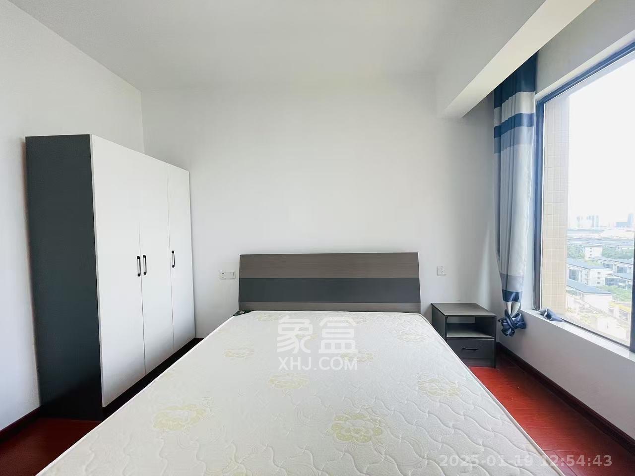 上园商住小区  3室2厅2卫   3300.00元/月室内图