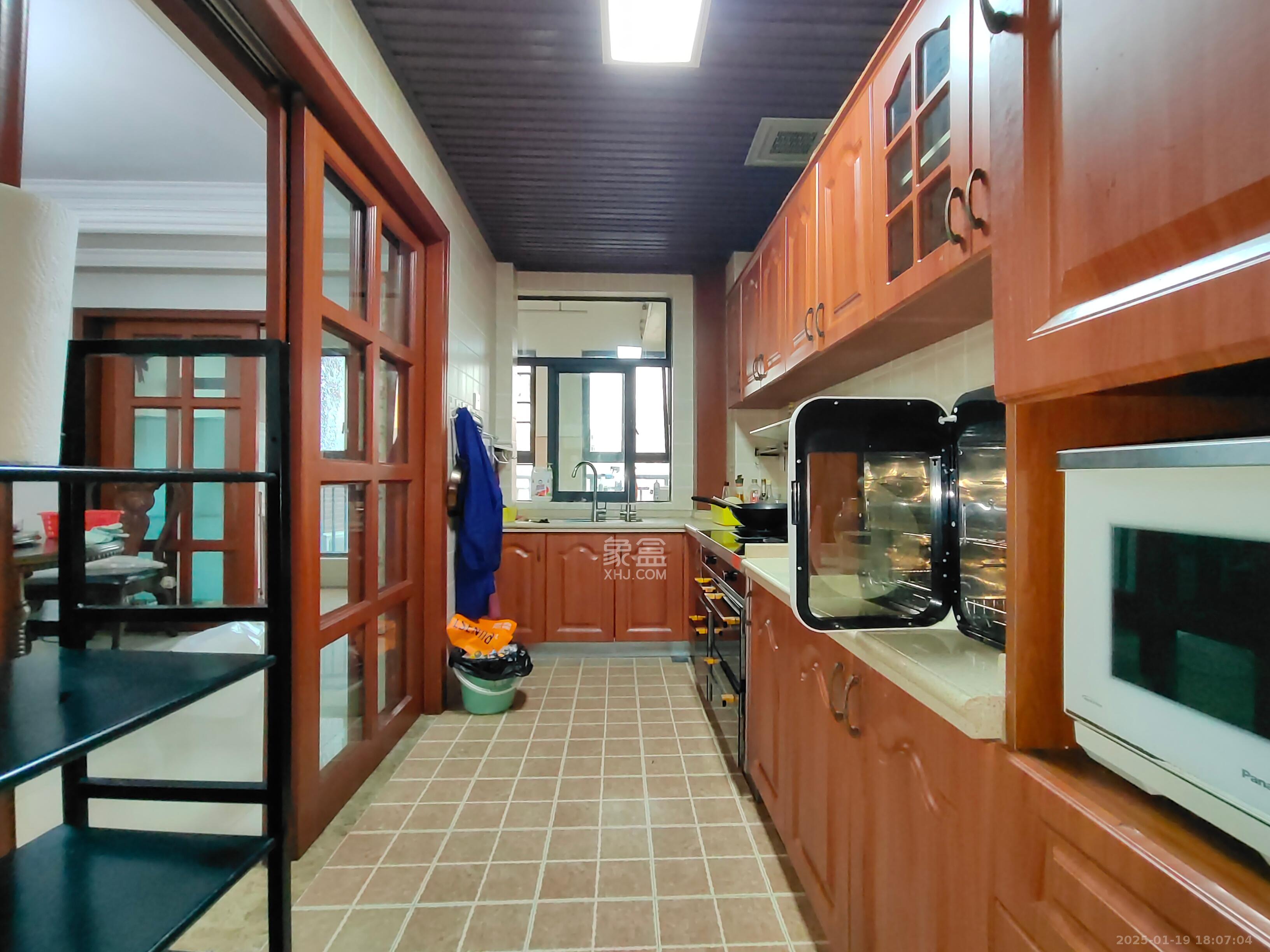 中隆国际御玺 4室2厅3卫 6200.0元/月 中隆国际御玺 4室2厅3卫 6200.0元/月室内图