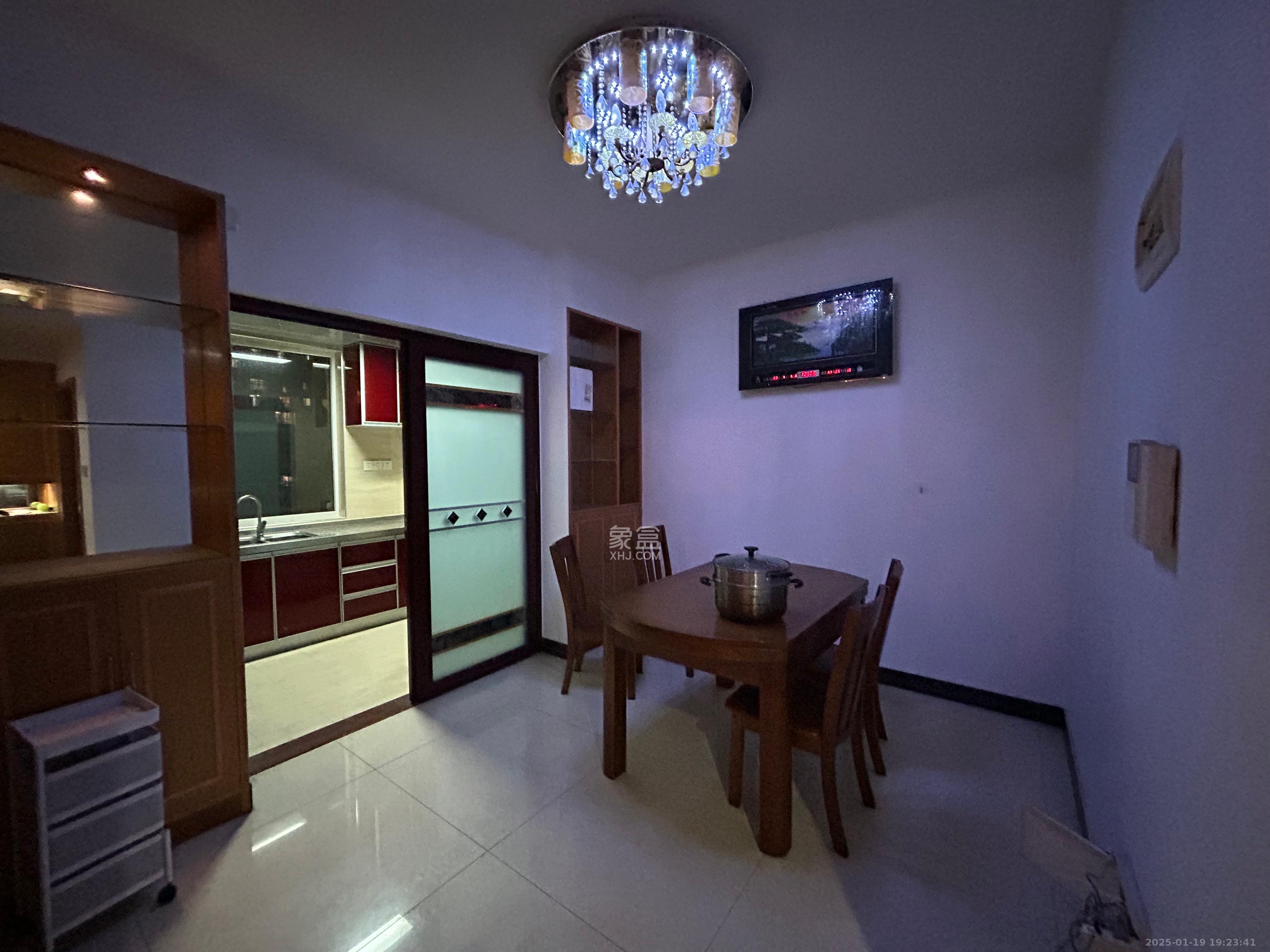 中房F联邦  4室2厅2卫    3800.0元/月室内图