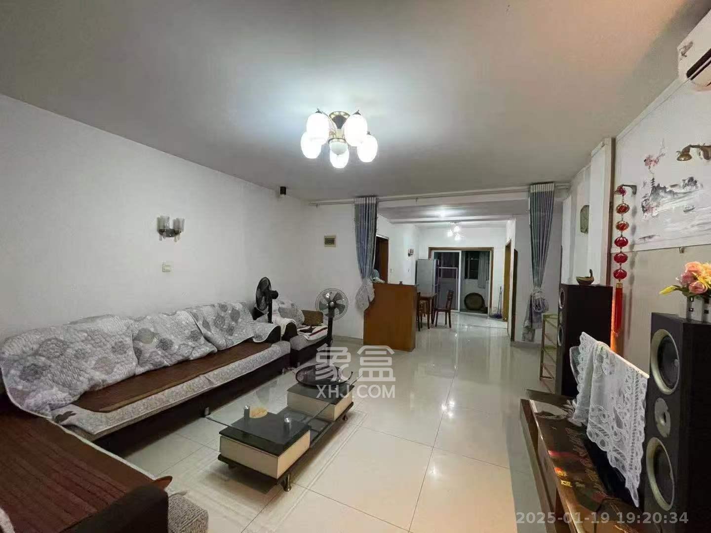 景湾小区(井湾小区) 3室2厅1卫 2000.0元/月 景湾小区(井湾小区) 3室2厅1卫 2000.0元/月室内图