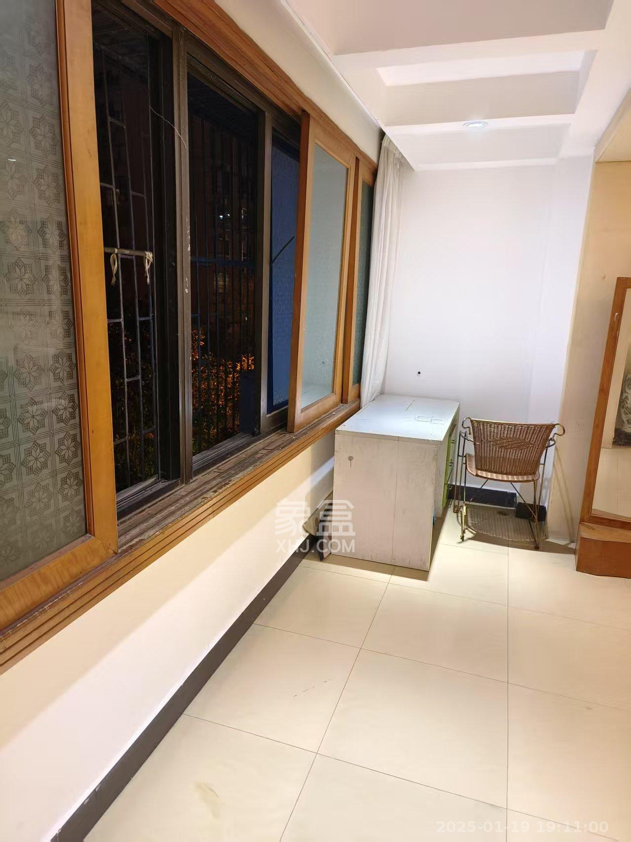 南苑花园 3室2厅1卫 2100.0元/月 南苑花园 3室2厅1卫 2100.0元/月室内图