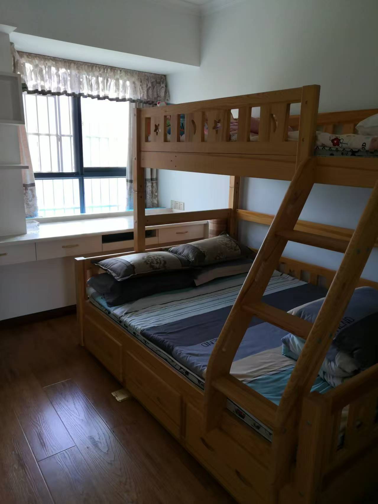 颐景园3期协力小区 3室2厅2卫 2000.0元/月 颐景园3期协力小区 3室2厅2卫 2000.0元/月室内图