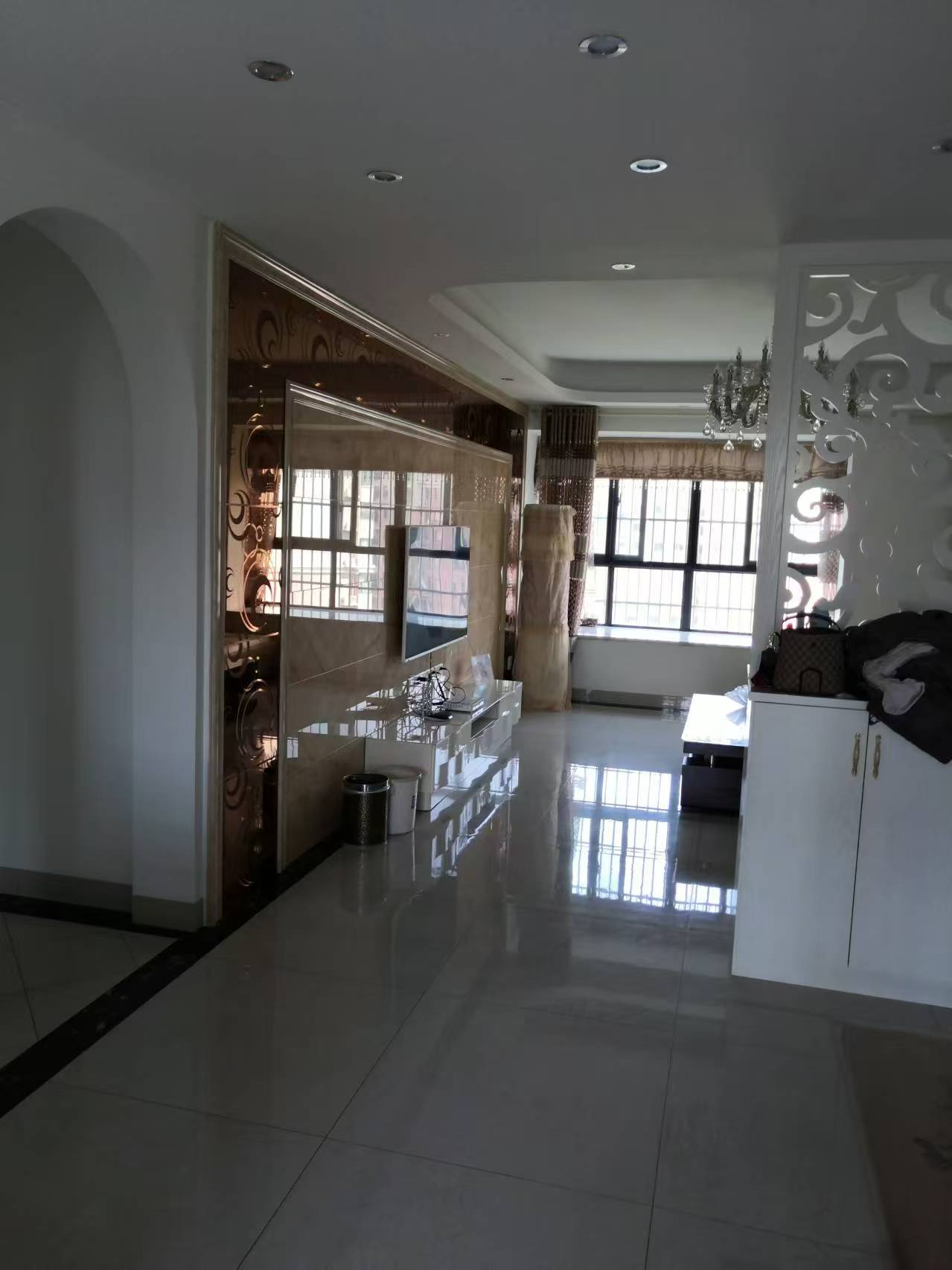 颐景园3期协力小区 3室2厅2卫 2000.0元/月 颐景园3期协力小区 3室2厅2卫 2000.0元/月室内图