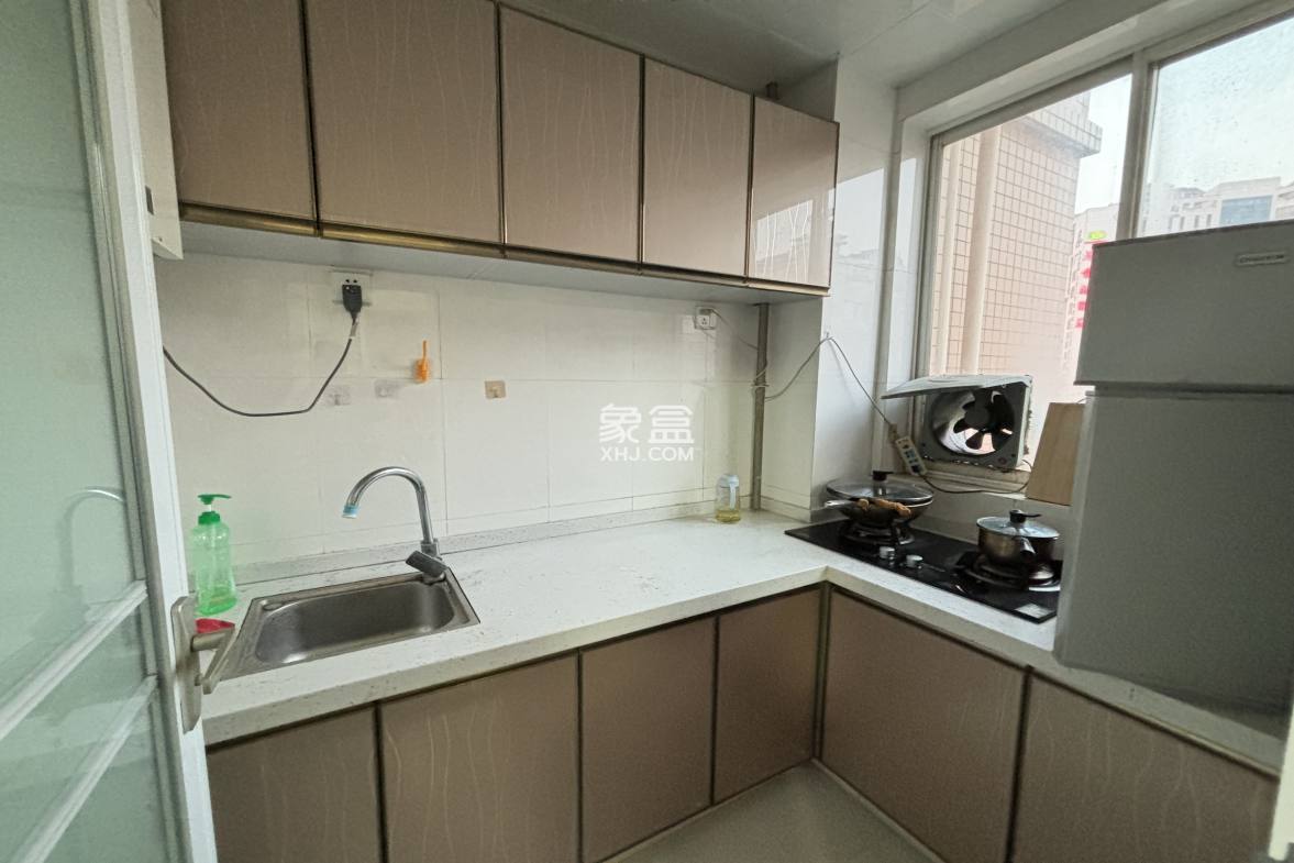 金侨世纪苑 1室1厅1卫 800.0元/月 金侨世纪苑 1室1厅1卫 800.0元/月室内图