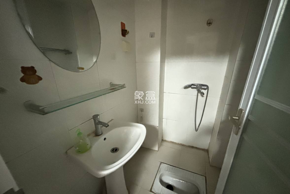 金侨世纪苑 1室1厅1卫 800.0元/月 金侨世纪苑 1室1厅1卫 800.0元/月室内图