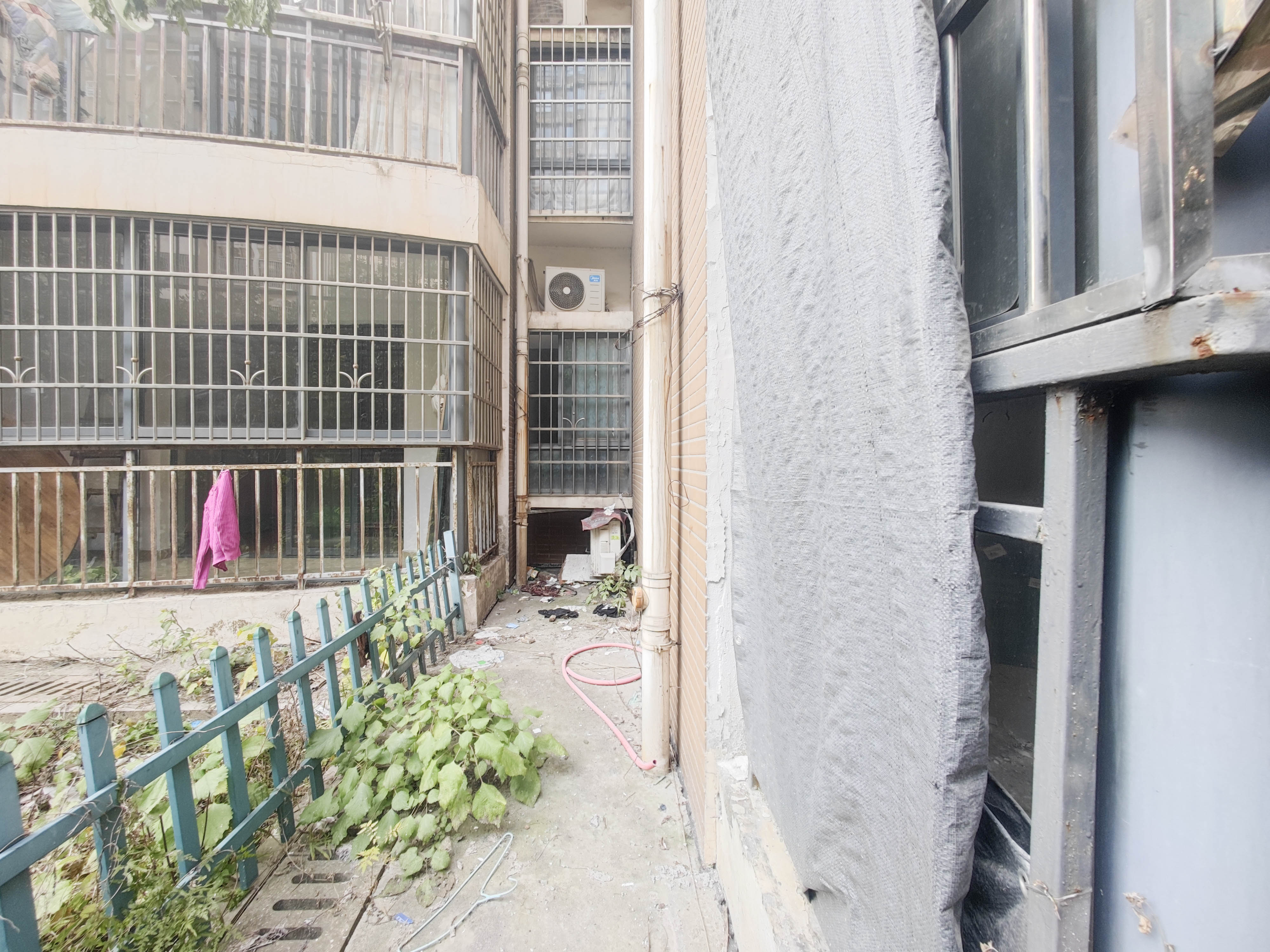 天赐良园  1室2厅1卫   65.00万阳台