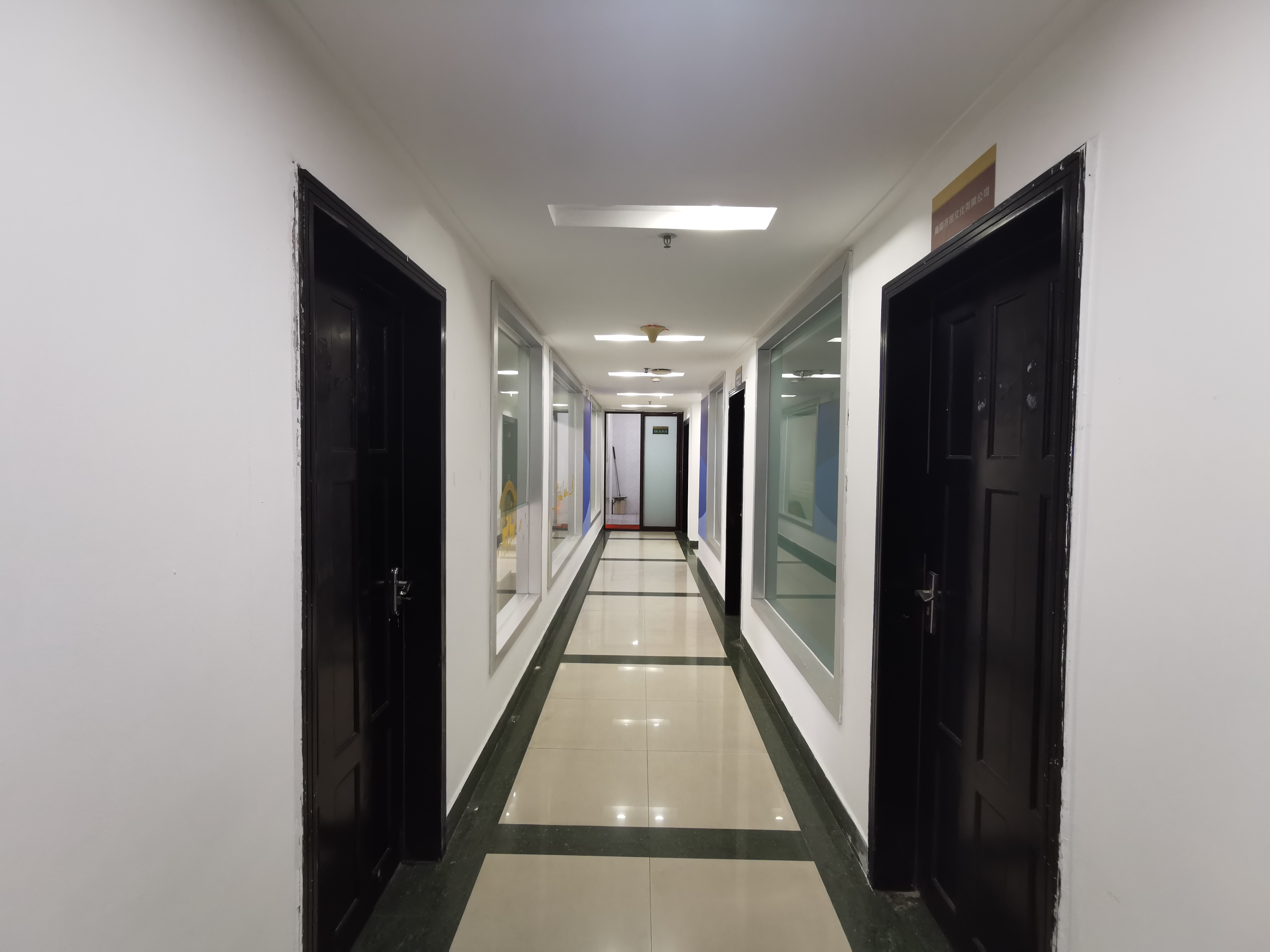 海富大厦  1室1厅2卫    699.0万 海富大厦  1室1厅2卫    699.0万室内图