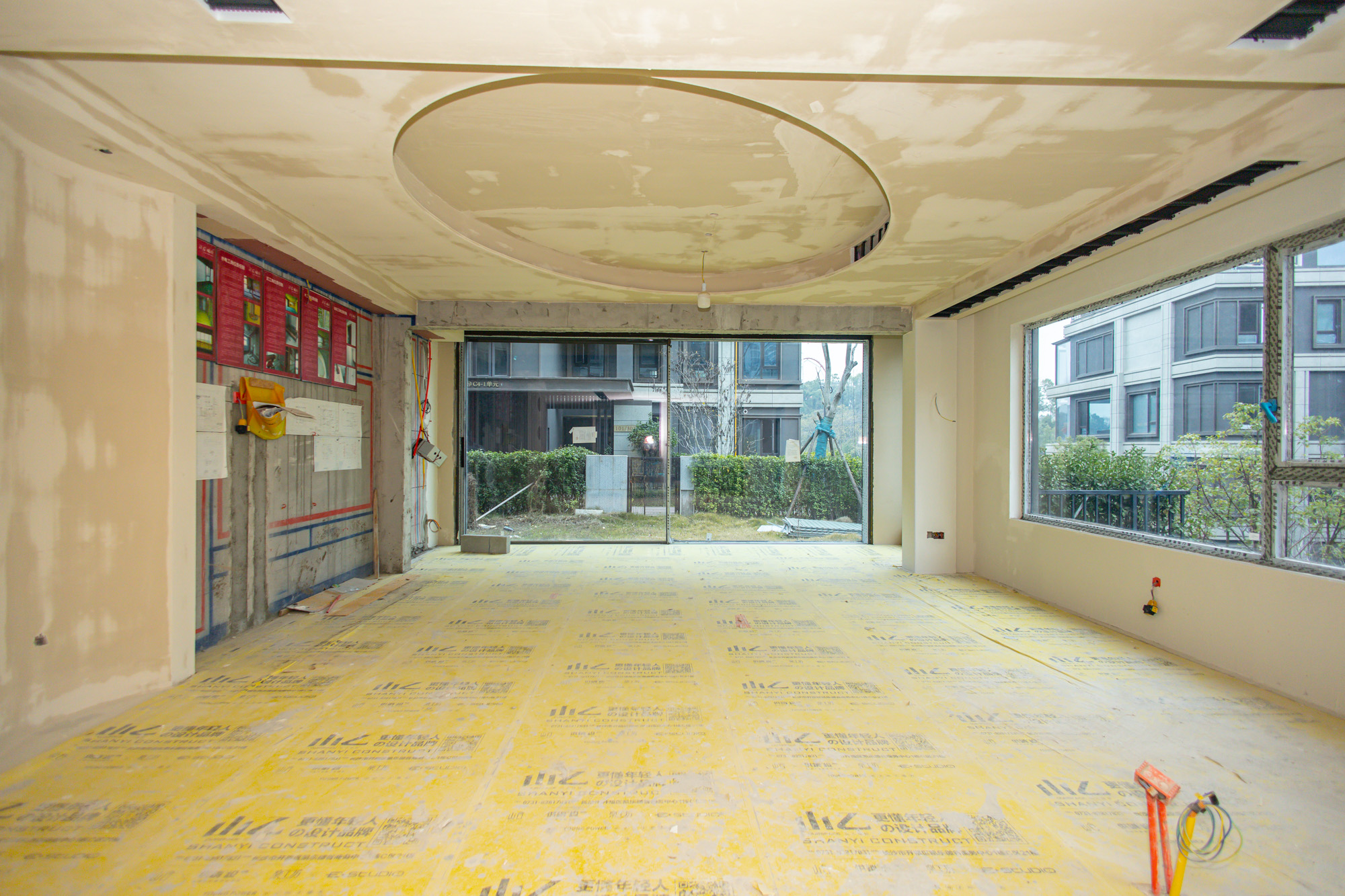 东原麓印长江C区  5室3厅1卫   678.00万客厅