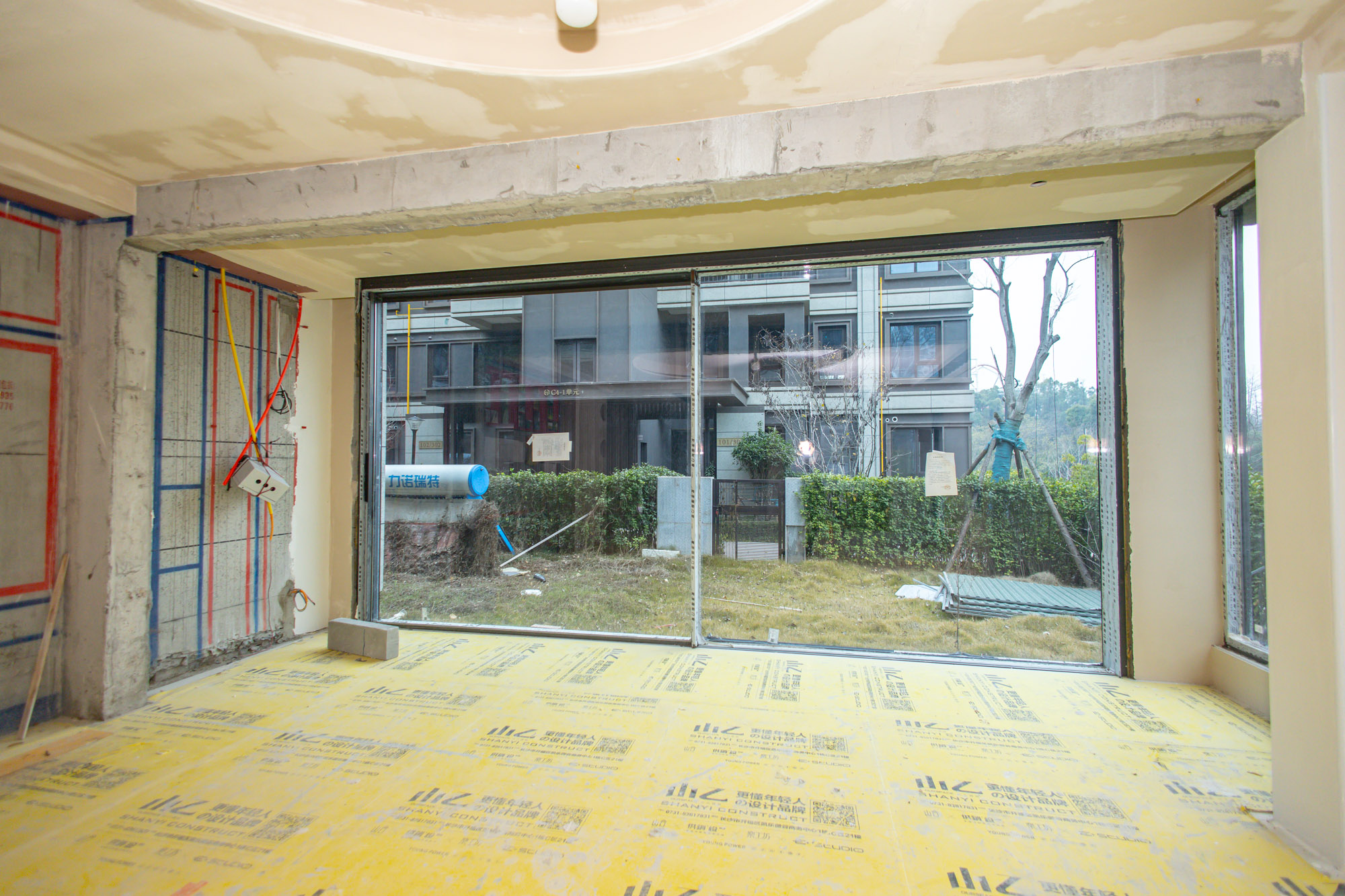 东原麓印长江C区  5室3厅1卫   678.00万阳台