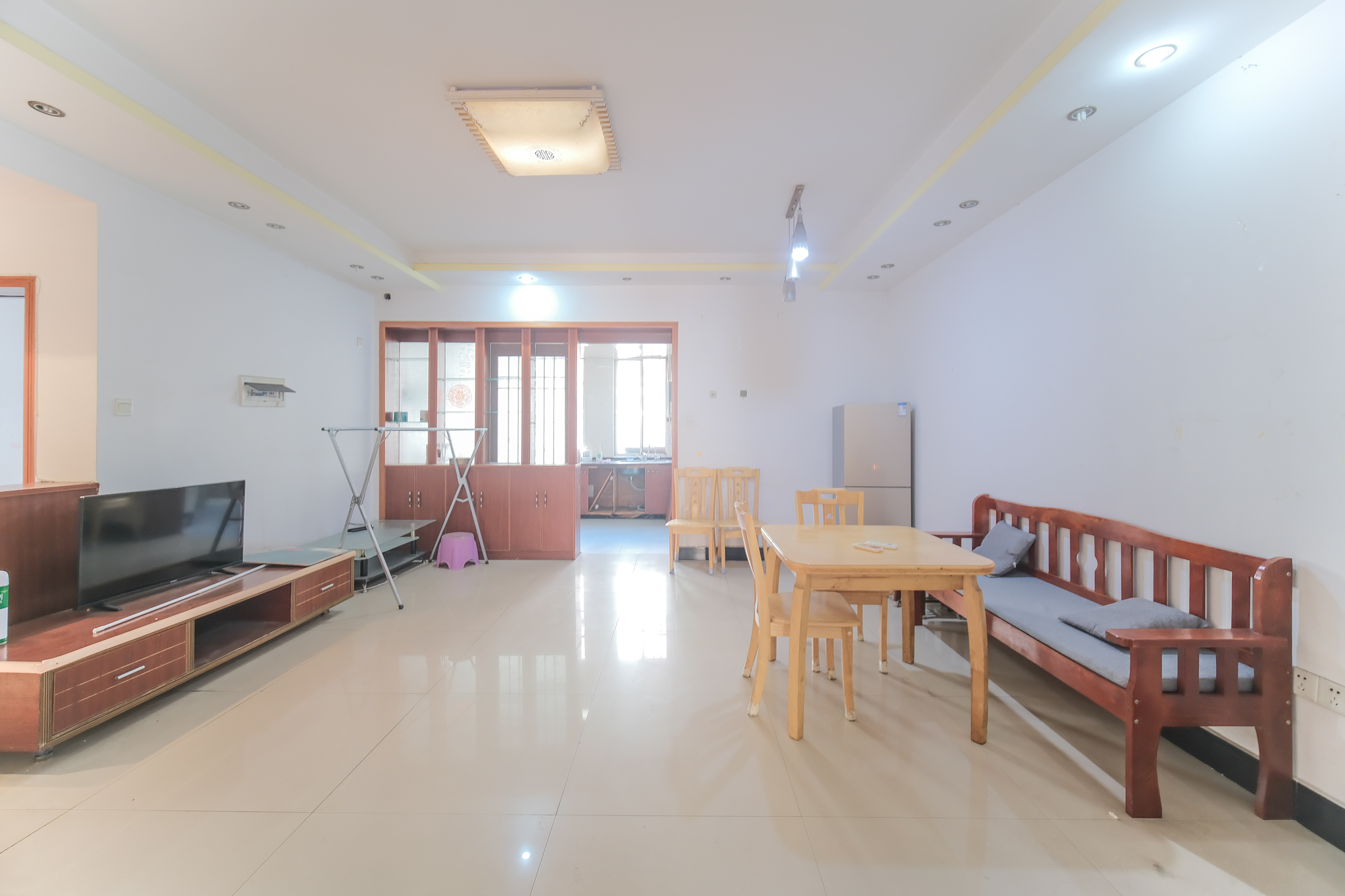 湘绣城  2室2厅1卫    39.8万 湘绣城  2室2厅1卫    39.8万客厅