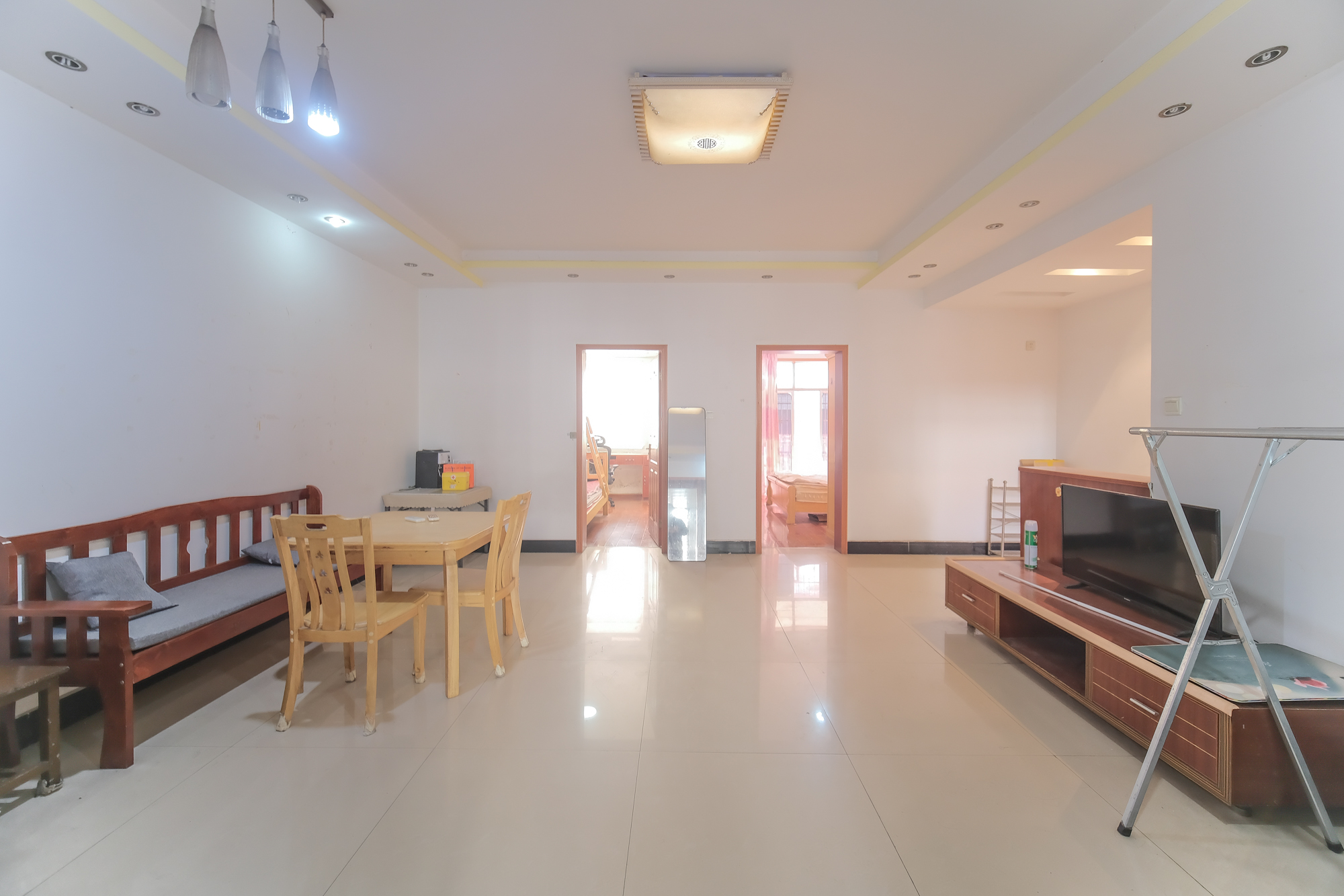 湘绣城  2室2厅1卫    39.8万 湘绣城  2室2厅1卫    39.8万客厅