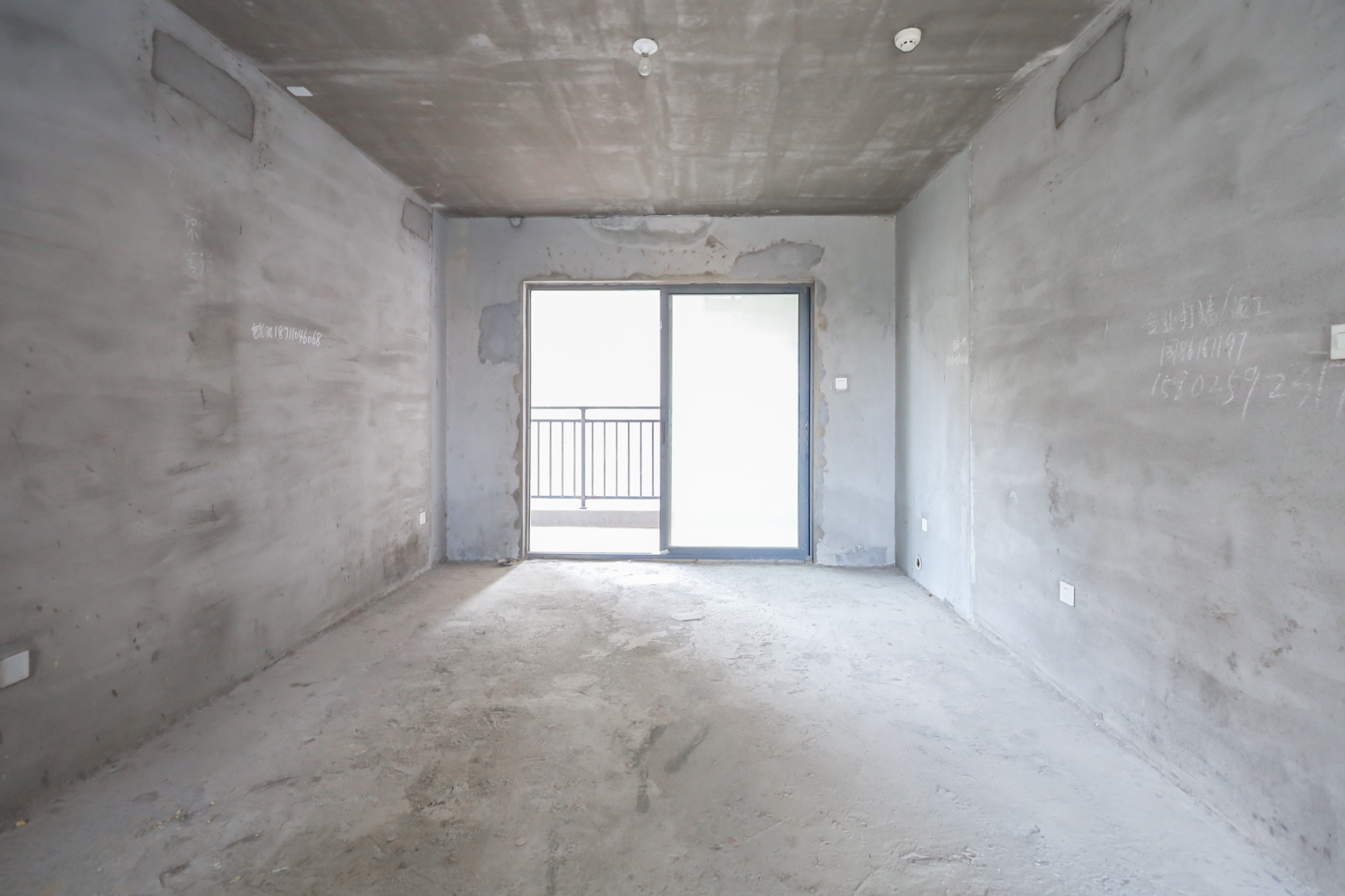 胜家雅苑 4室2厅2卫 159.8万 胜家雅苑 4室2厅2卫 159.8万客厅