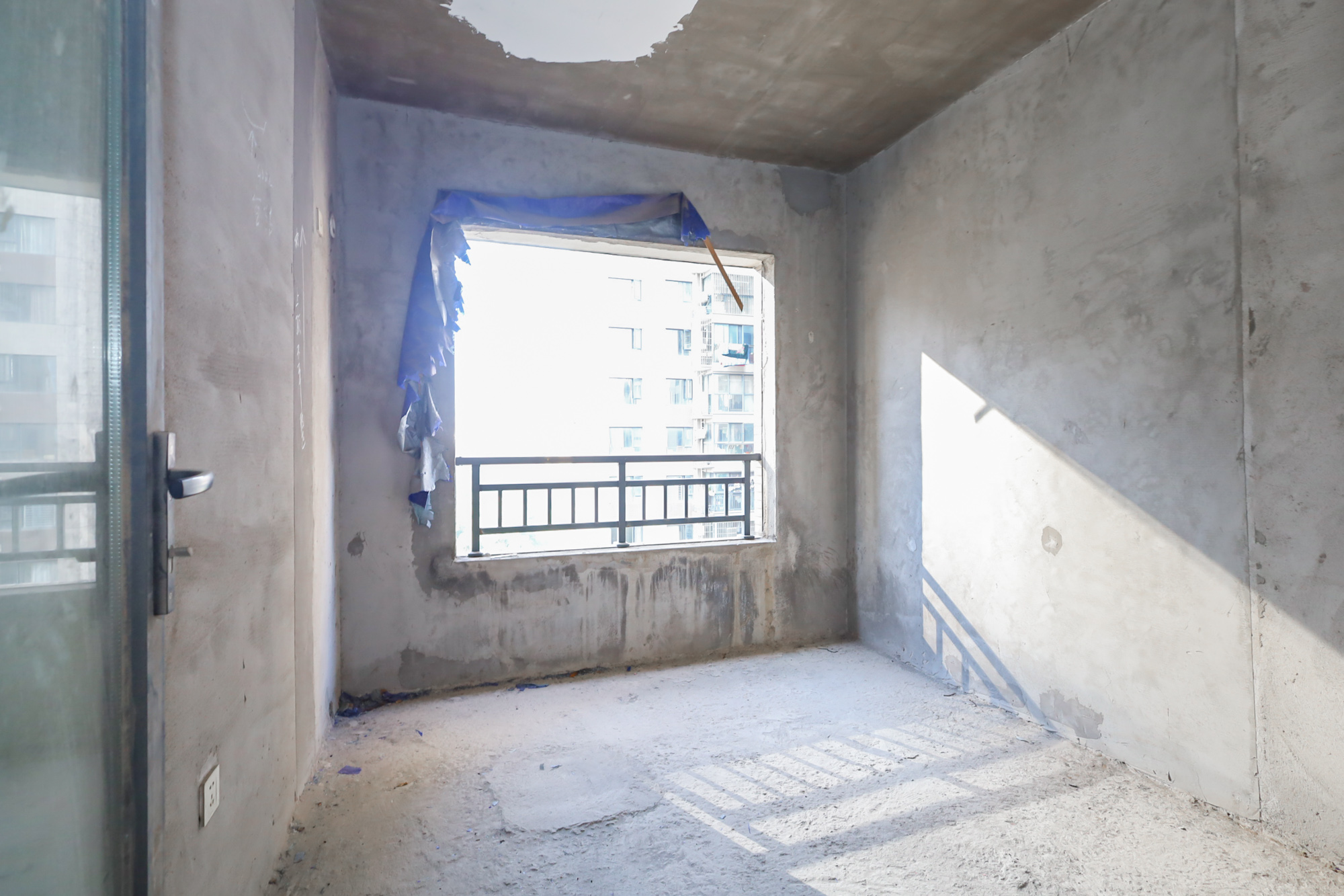 胜家雅苑 4室2厅2卫 159.8万 胜家雅苑 4室2厅2卫 159.8万卧室