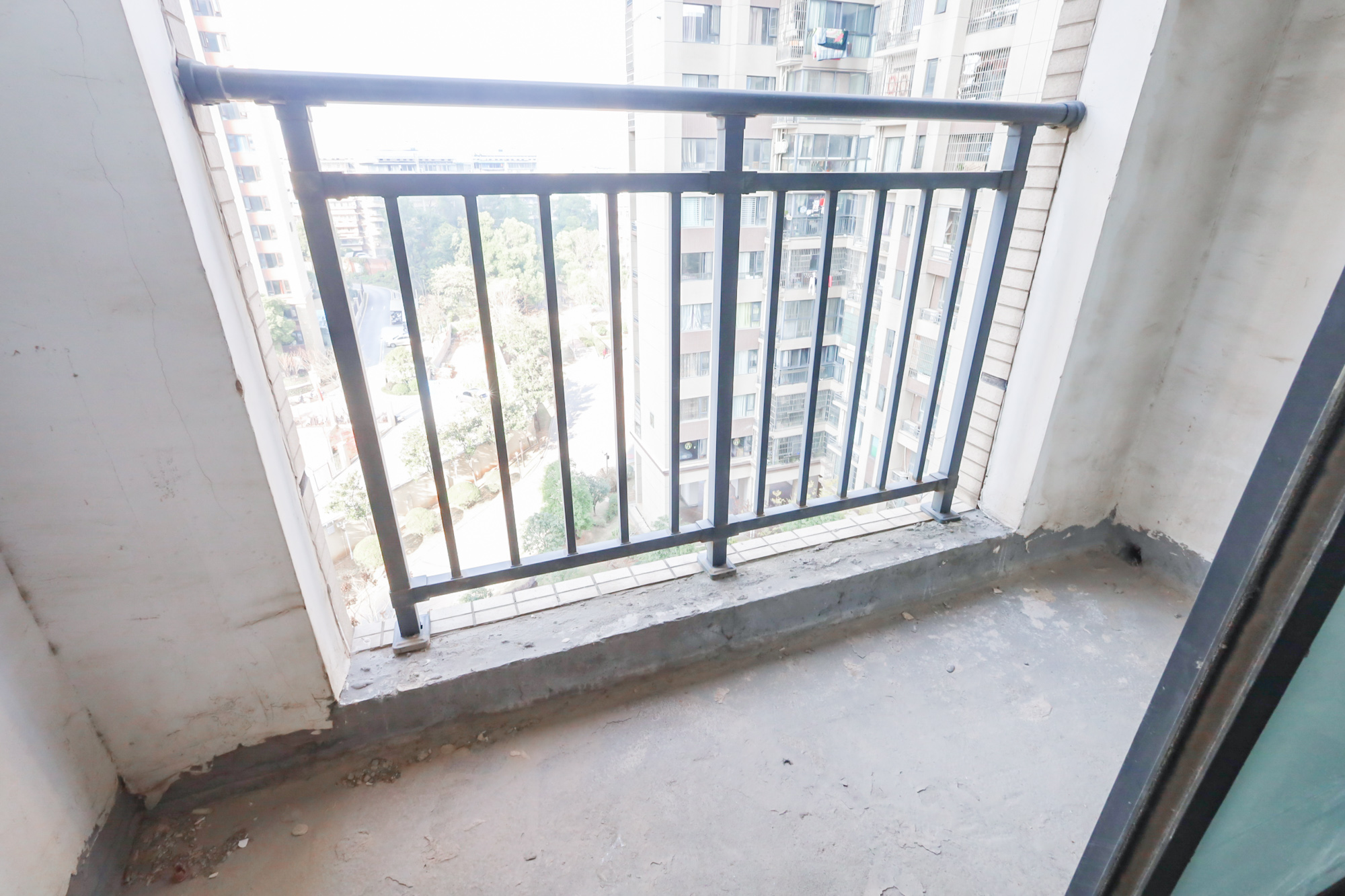 胜家雅苑 4室2厅2卫 159.8万 胜家雅苑 4室2厅2卫 159.8万阳台