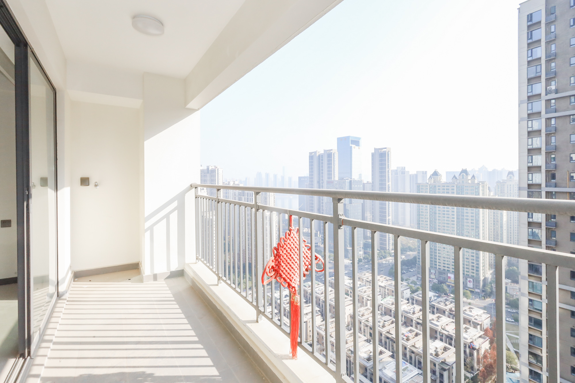卓越中寰  3室2厅2卫   205.00万阳台