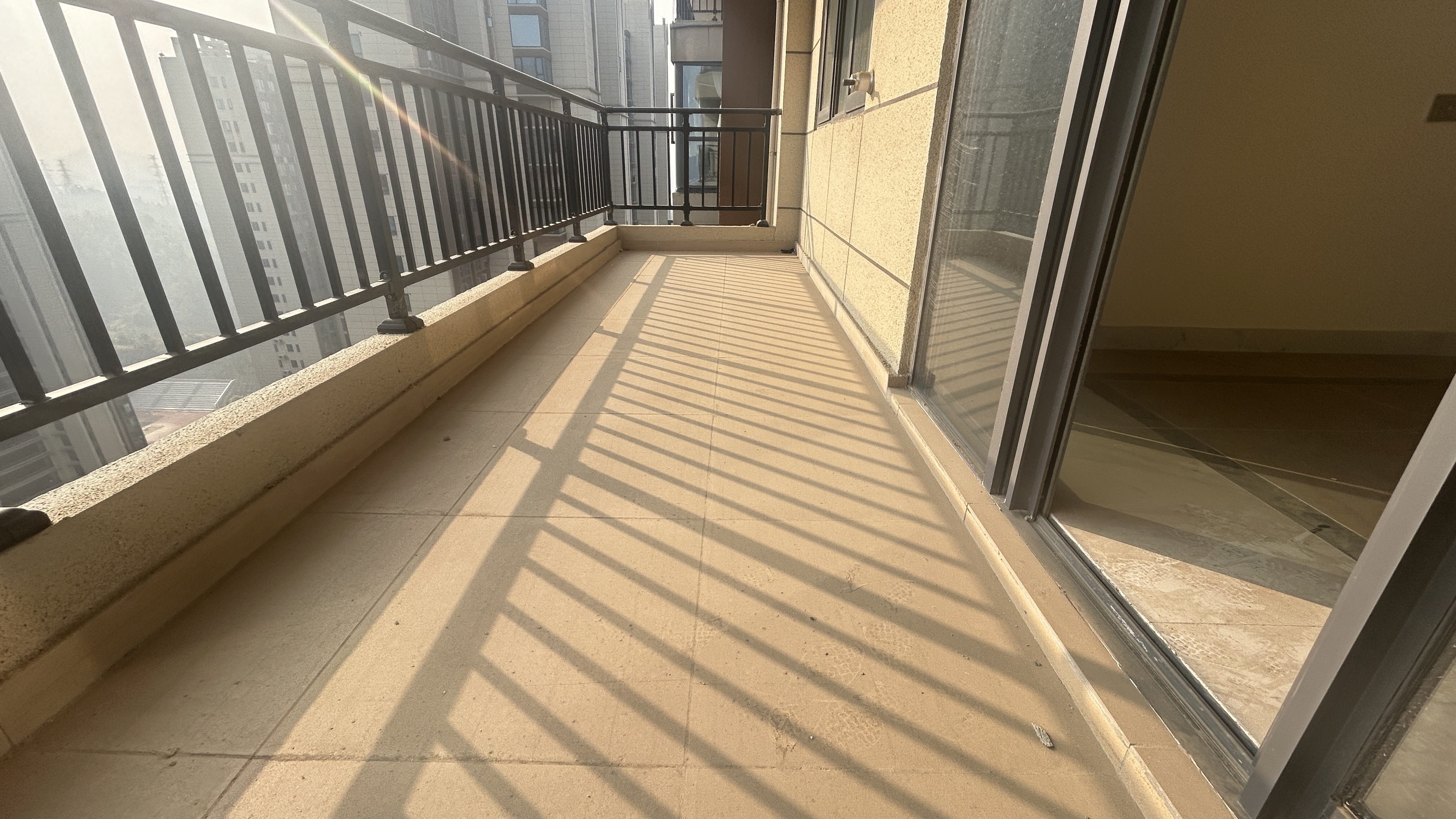 碧桂园梓山府 3室2厅2卫 1600.0元/月 碧桂园梓山府 3室2厅2卫 1600.0元/月室内图