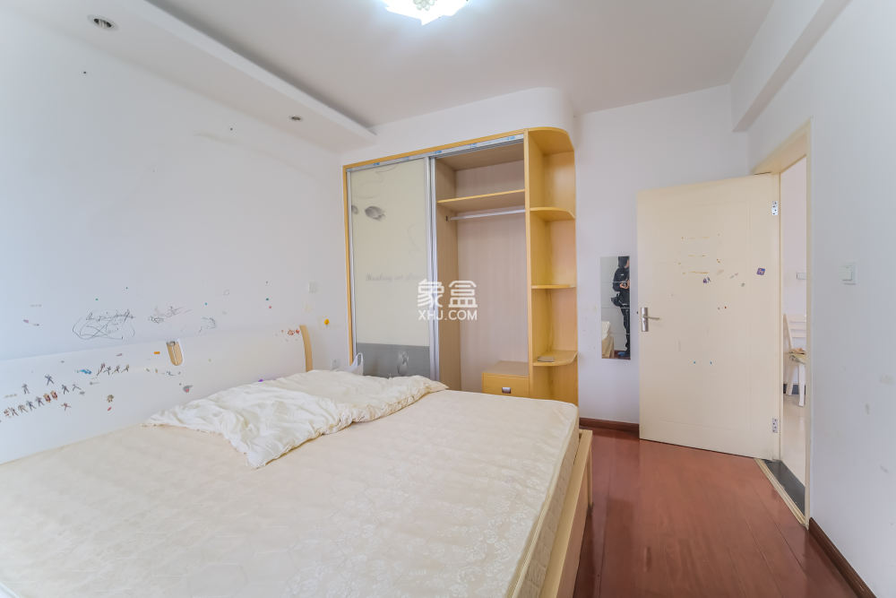 三一街区  3室2厅1卫   1800.00元/月室内图