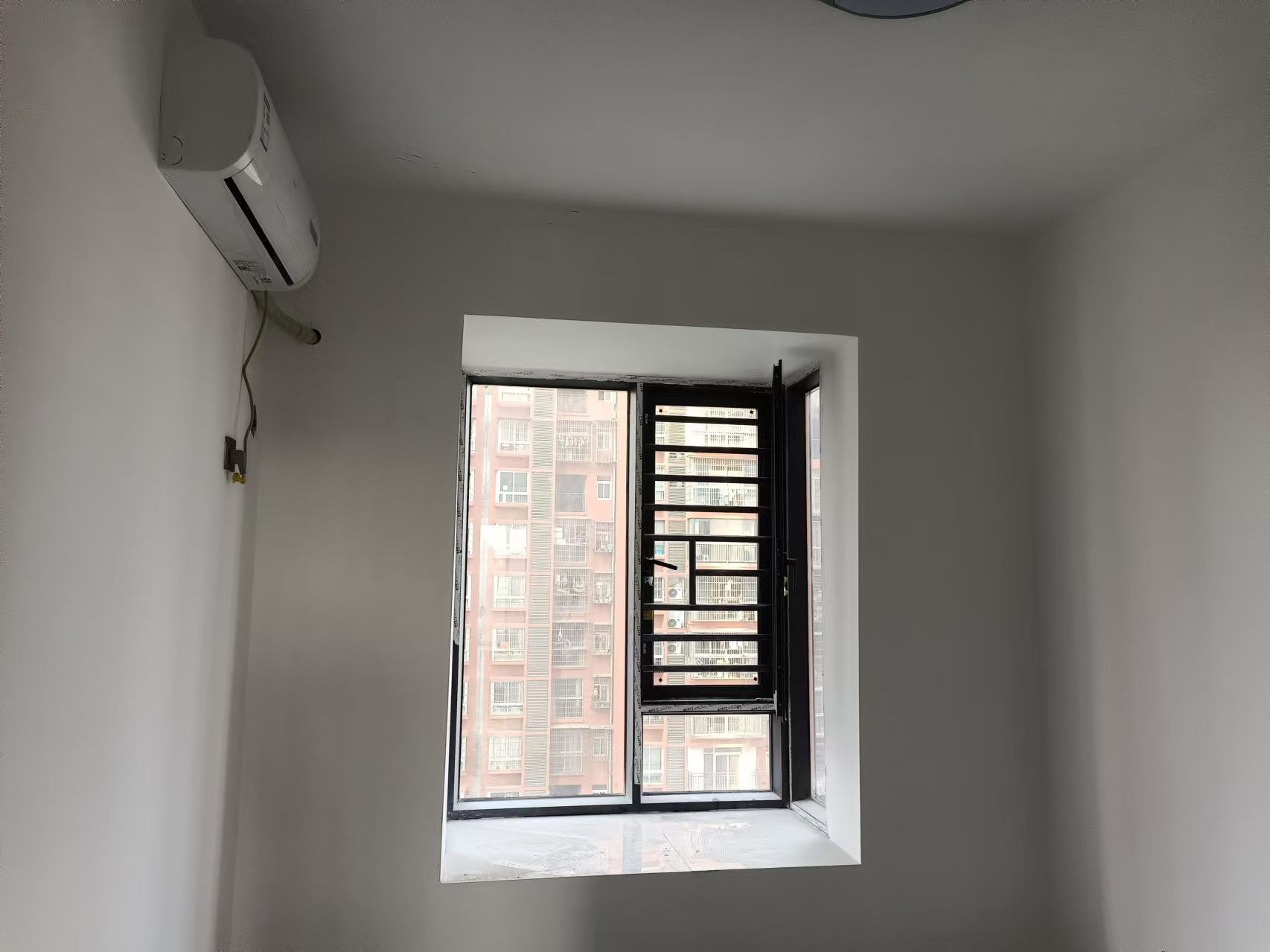 凯富南方鑫城  4室2厅2卫    3500.0元/月 凯富南方鑫城  4室2厅2卫    3500.0元/月室内图