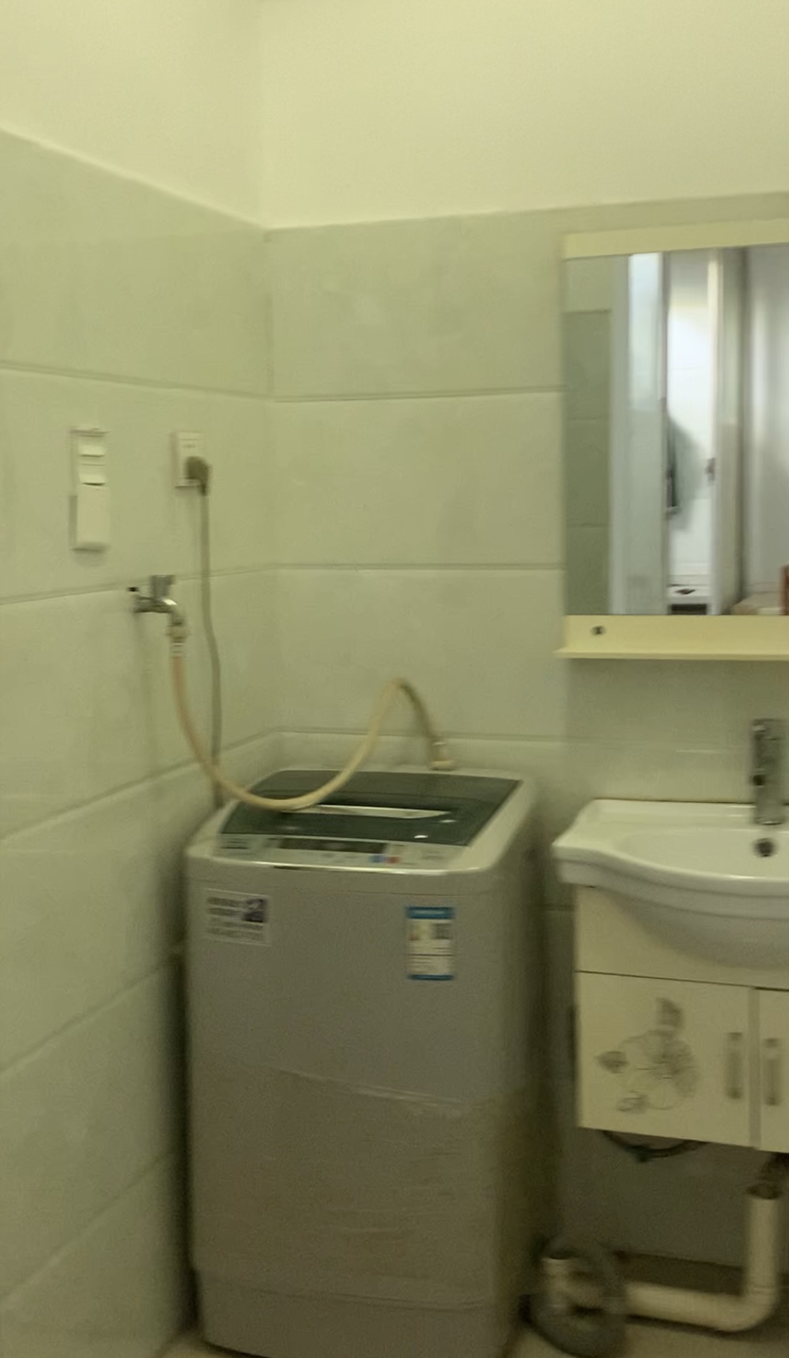 湘绣城 1室0厅1卫 800.0元/月 湘绣城 1室0厅1卫 800.0元/月室内图