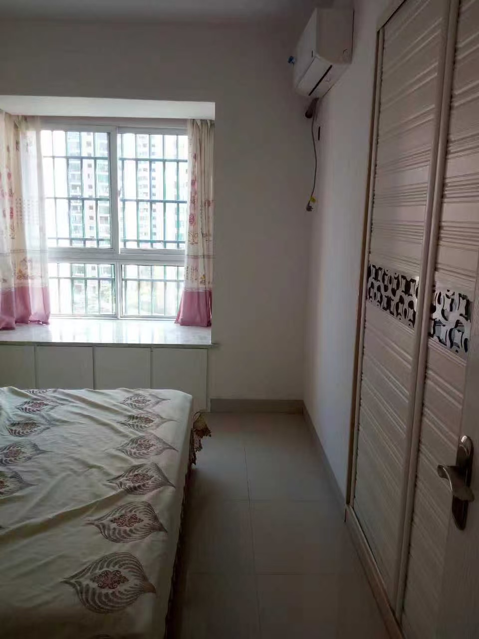 冠都现代城(冠都幸福彼岸) 1室2厅1卫 1500.0元/月 冠都现代城(冠都幸福彼岸) 1室2厅1卫 1500.0元/月室内图