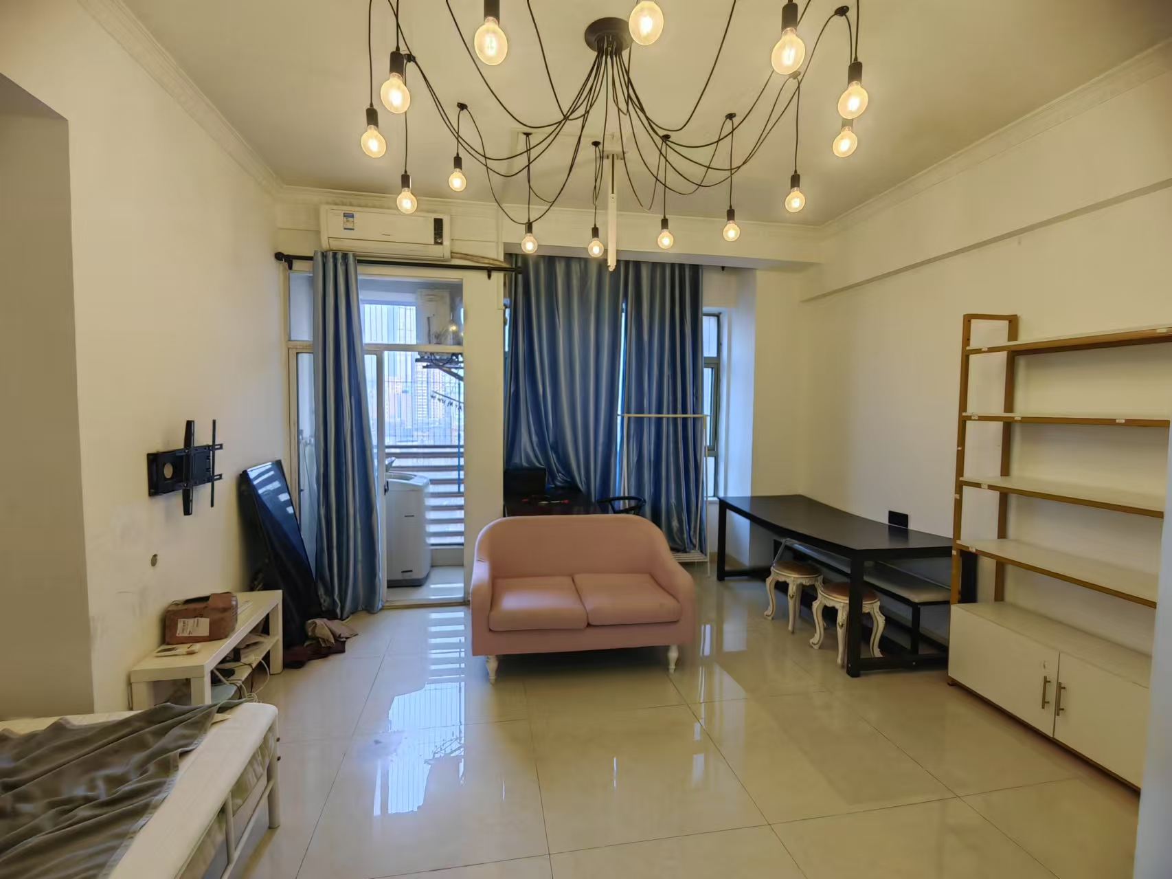 江岸丽都(江与城) 1室1厅1卫 2200.0元/月 江岸丽都(江与城) 1室1厅1卫 2200.0元/月室内图