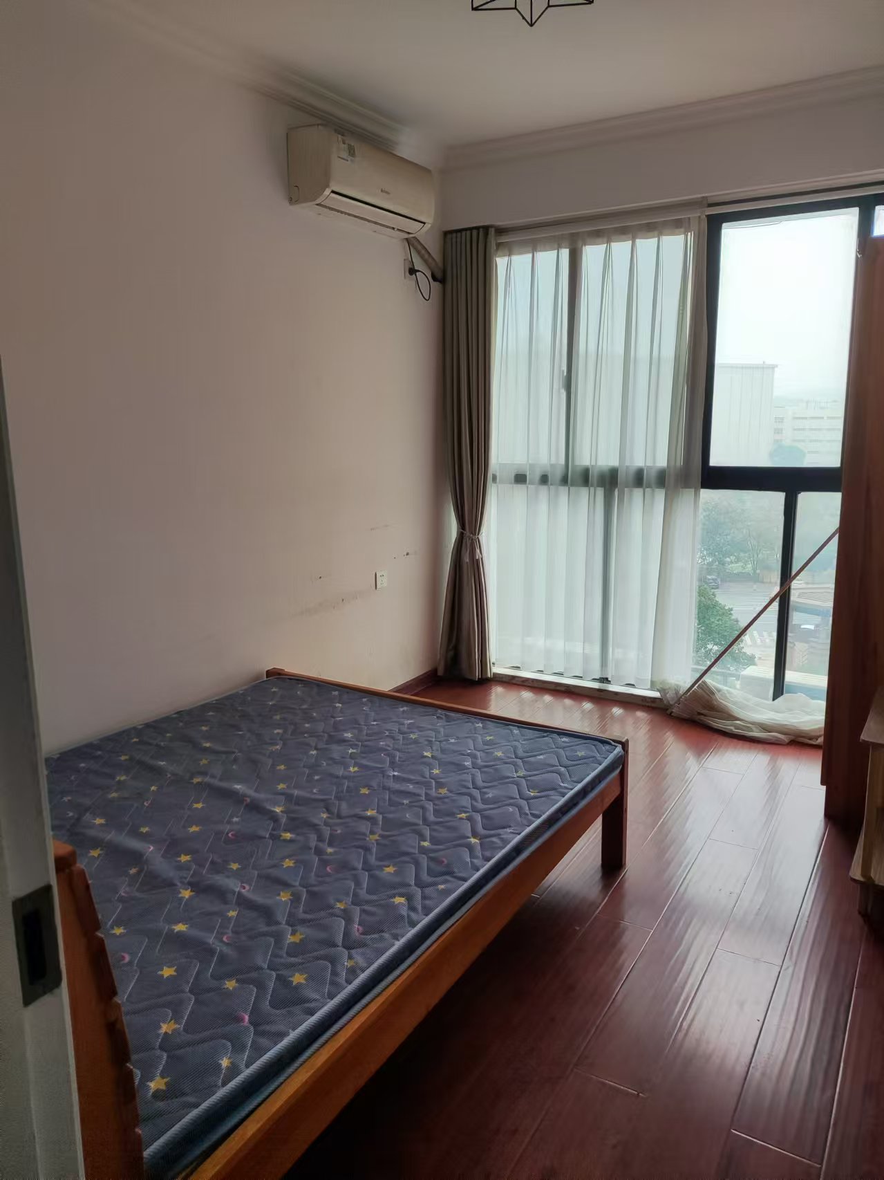 山水嘉园 4室2厅1卫 2000.0元/月 山水嘉园 4室2厅1卫 2000.0元/月室内图