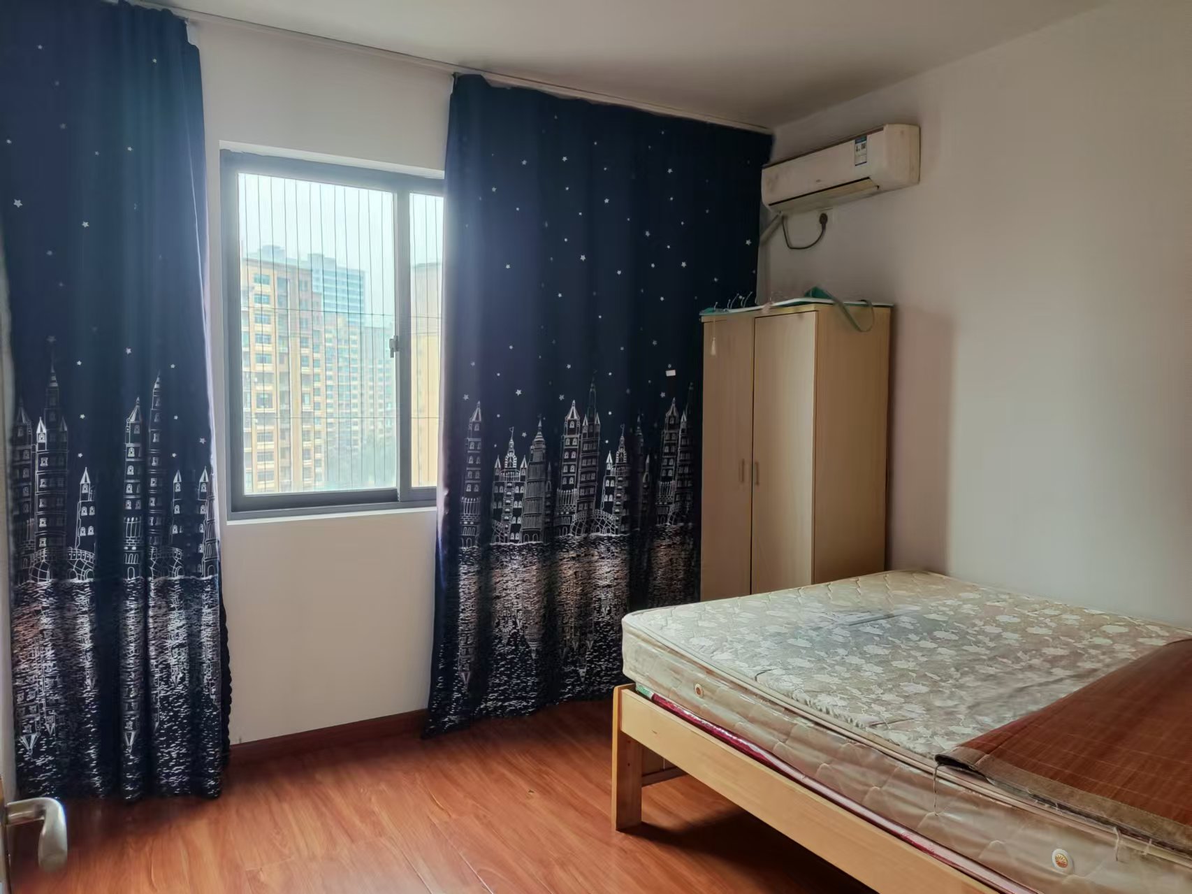 山水嘉园 4室2厅1卫 2000.0元/月 山水嘉园 4室2厅1卫 2000.0元/月室内图