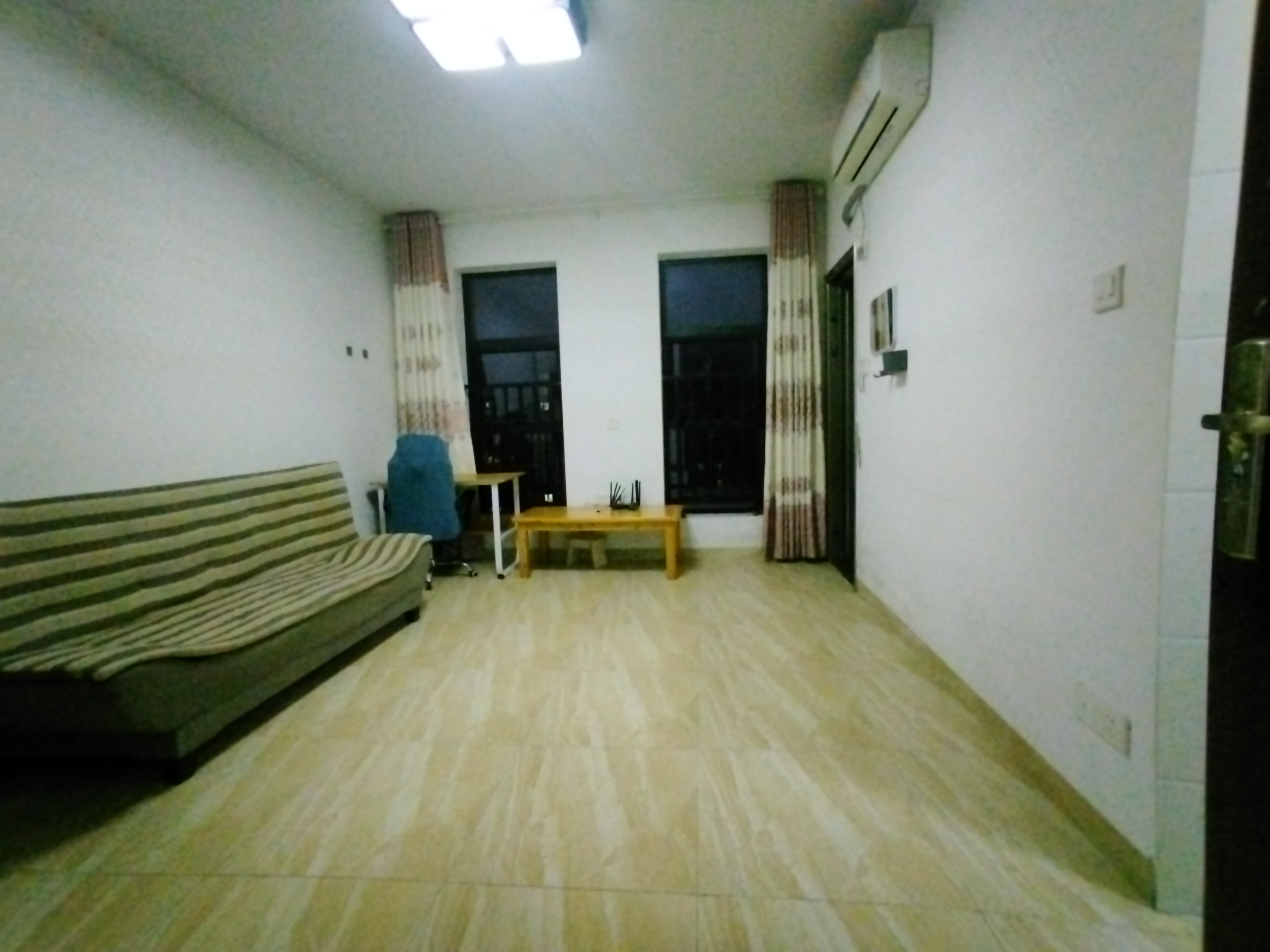 康桥长郡  1室1厅1卫    1400.0元/月室内图