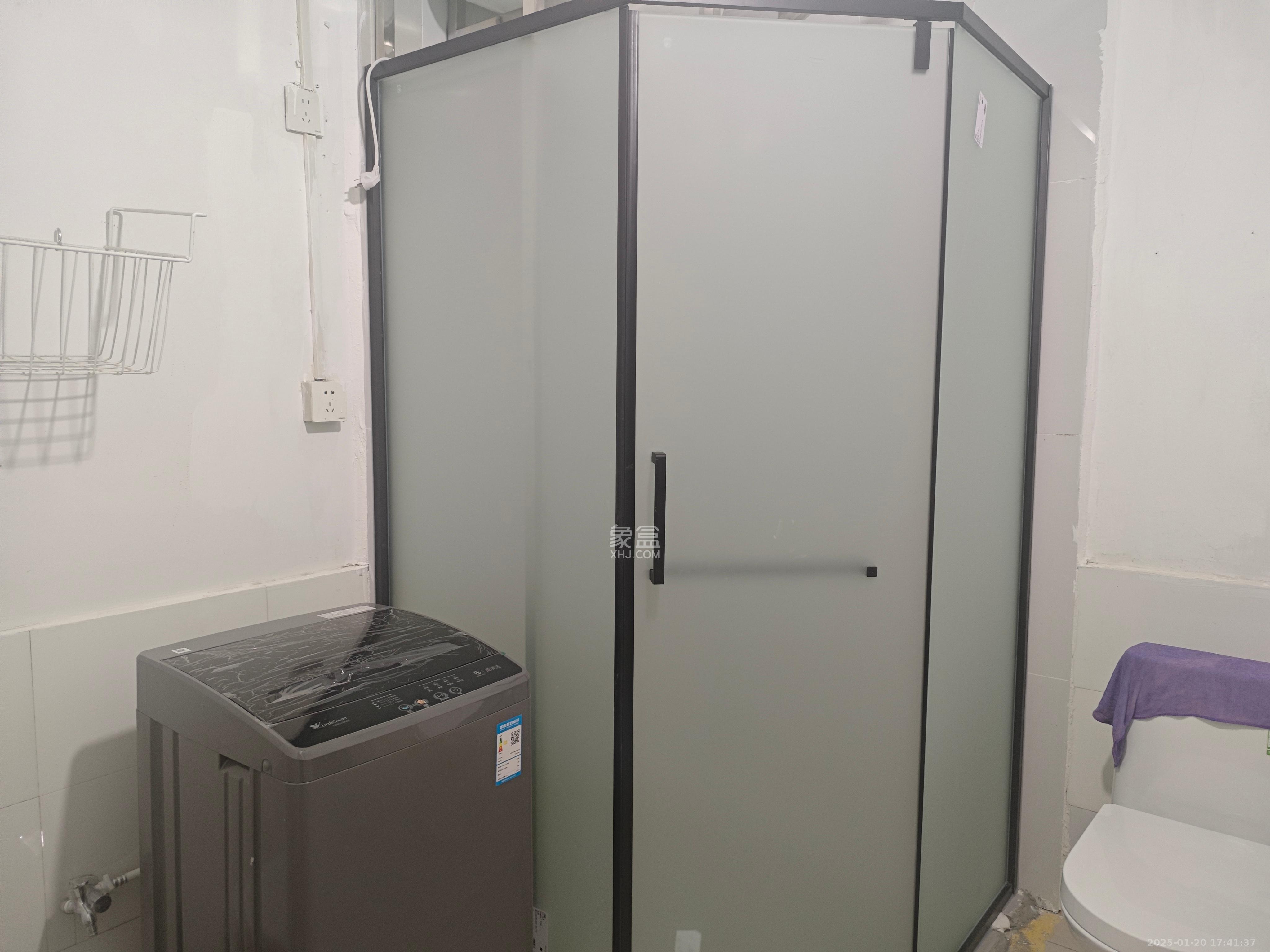 红星商务楼(红星蔬菜批发大市场)  3室1厅1卫    1000.0元/月 红星商务楼(红星蔬菜批发大市场)  3室1厅1卫    1000.0元/月室内图