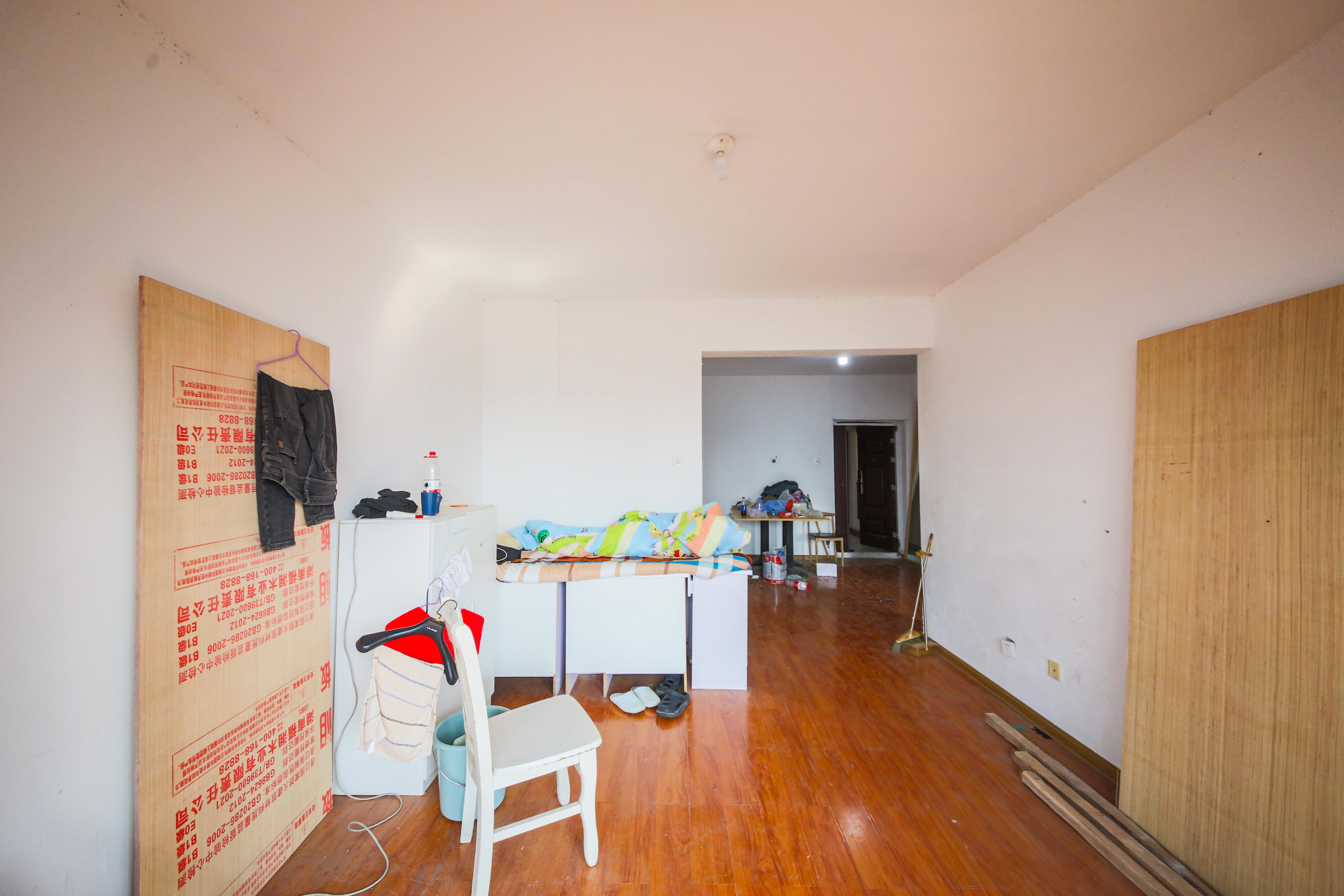 鑫远御文台二期  2室2厅1卫    58.0万 鑫远御文台二期  2室2厅1卫    58.0万客厅